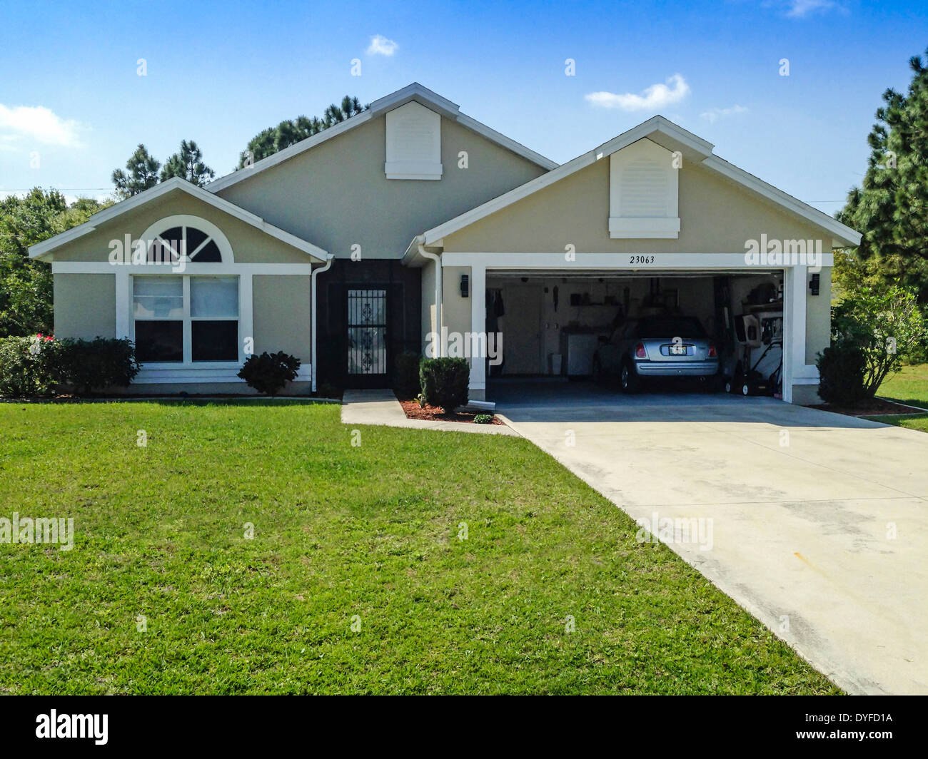 Two car garage home in Florida Stock Photo Alamy
