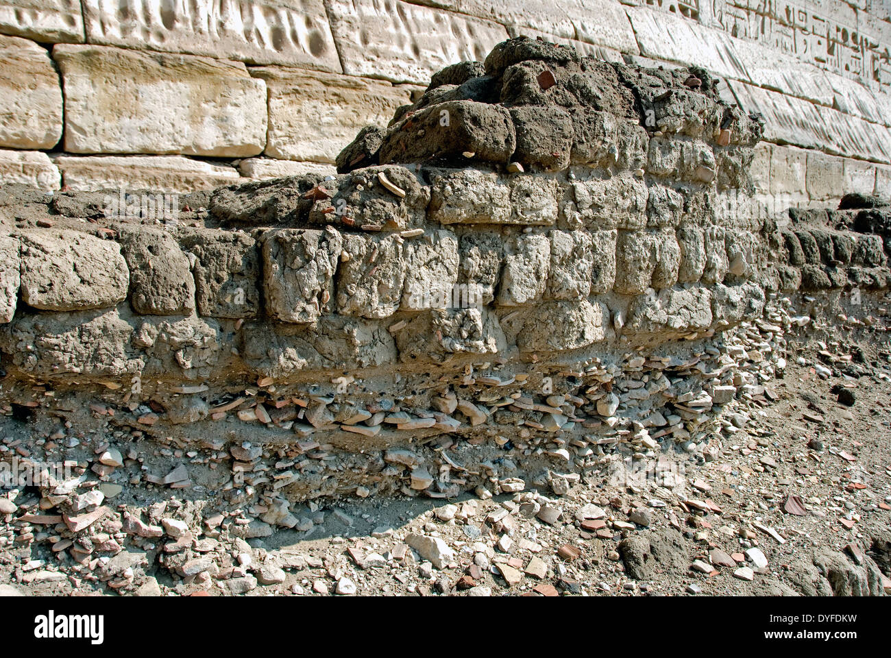 Temple of Ramses III (1198-1167 b.C. – XX° Dyn.) at Medinet Habu: Details of the foundations of the walls. Stock Photo