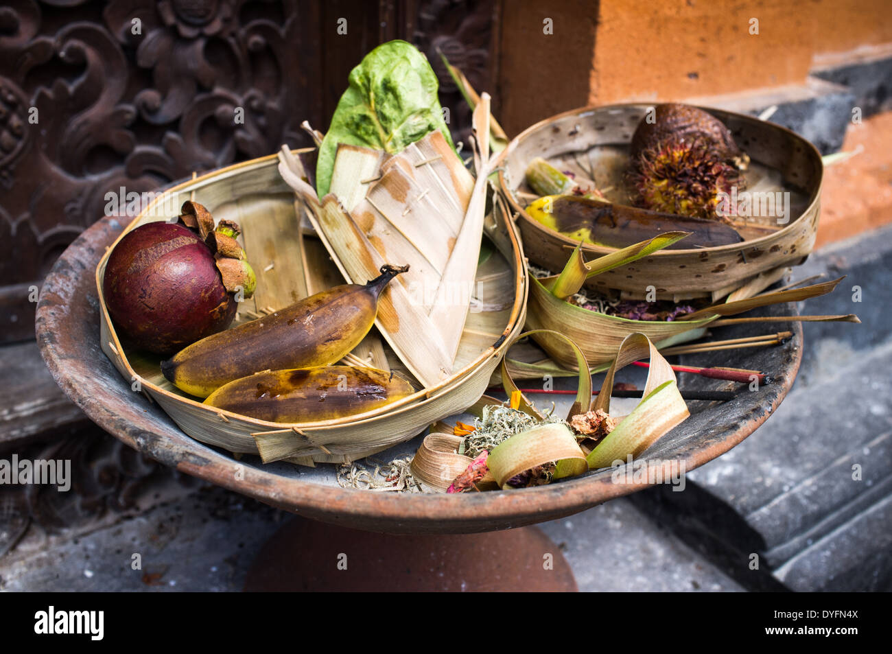 Offering of food and flowers hi-res stock photography and images - Alamy