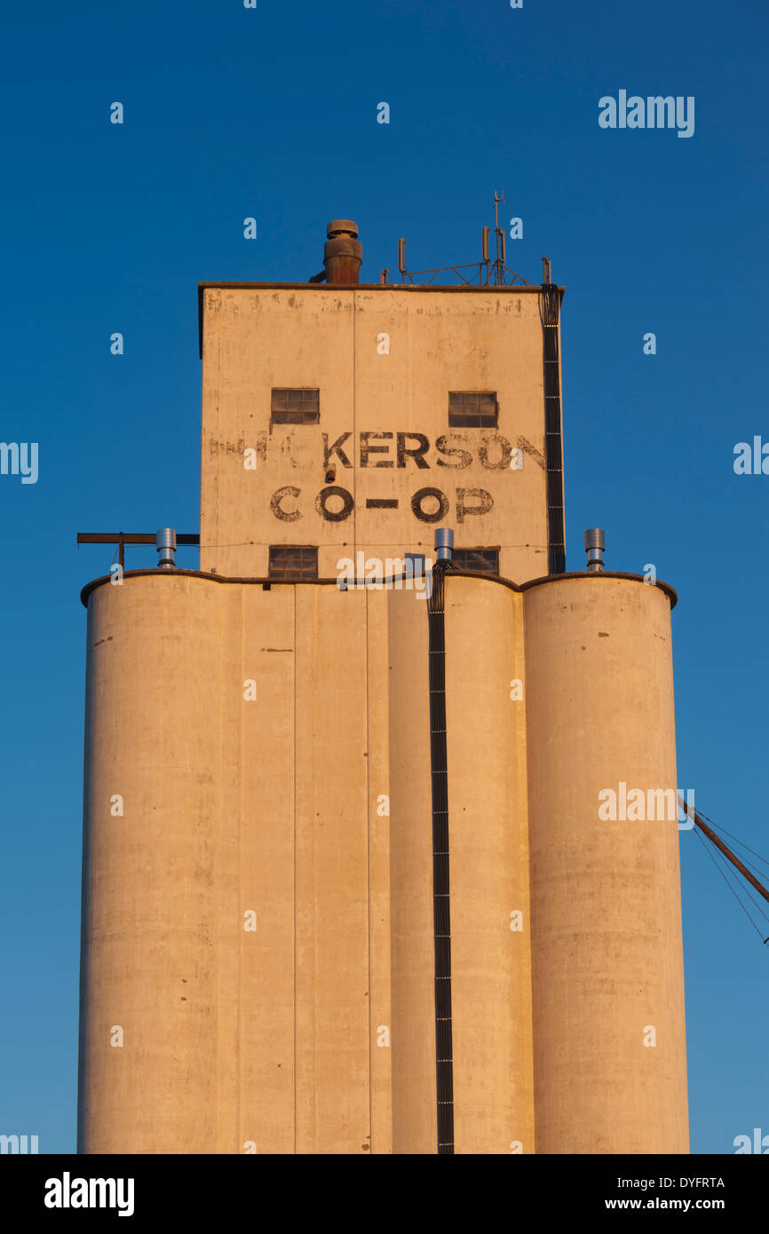 USA, Kansas, Nickerson, grain elevator at dawn Stock Photo Alamy