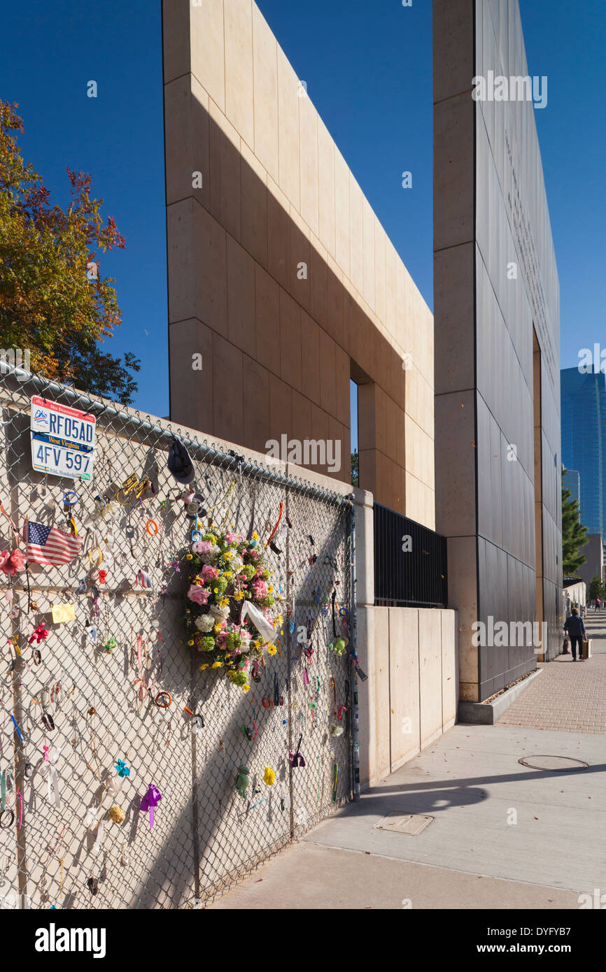 USA, Oklahoma, Oklahoma City, Oklahoma City National Memorial, people's memorial wall and West Entrance Stock Photo
