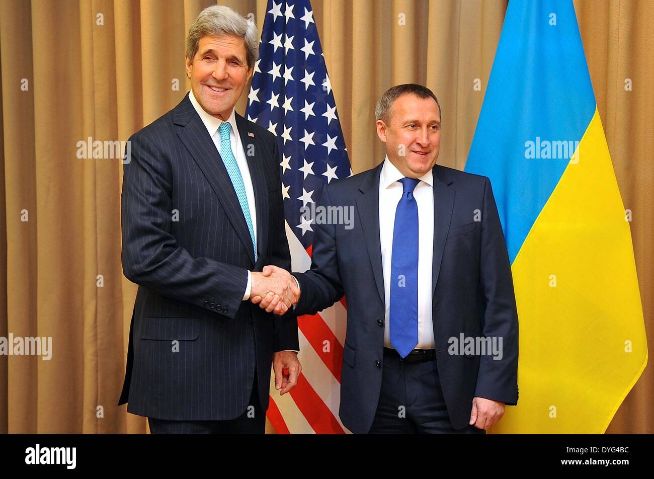 Geneva. 17th Apr, 2014. US Secretary of State John Kerry (L) meets with Ukrainian Foreign Minister Andriy Deshchytsya in Geneva, Switzerland, April 17, 2014. John Kerry and Andriy Deshchytsya met in Geneva Thursday morning ahead of four-party talks over the Ukraine crisis. The four-party talks involving the EU, Russia, the US and Ukraine for the first time since the crisis began would seek ways to handle the tensions in Ukraine. Credit:  Xinhua/Alamy Live News Stock Photo