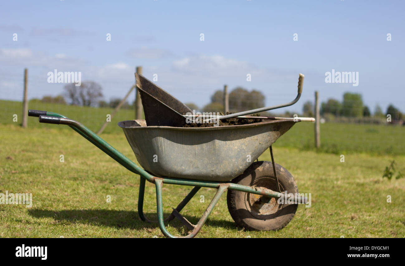 Horse manure wheelbarrow hi-res stock photography and images - Alamy
