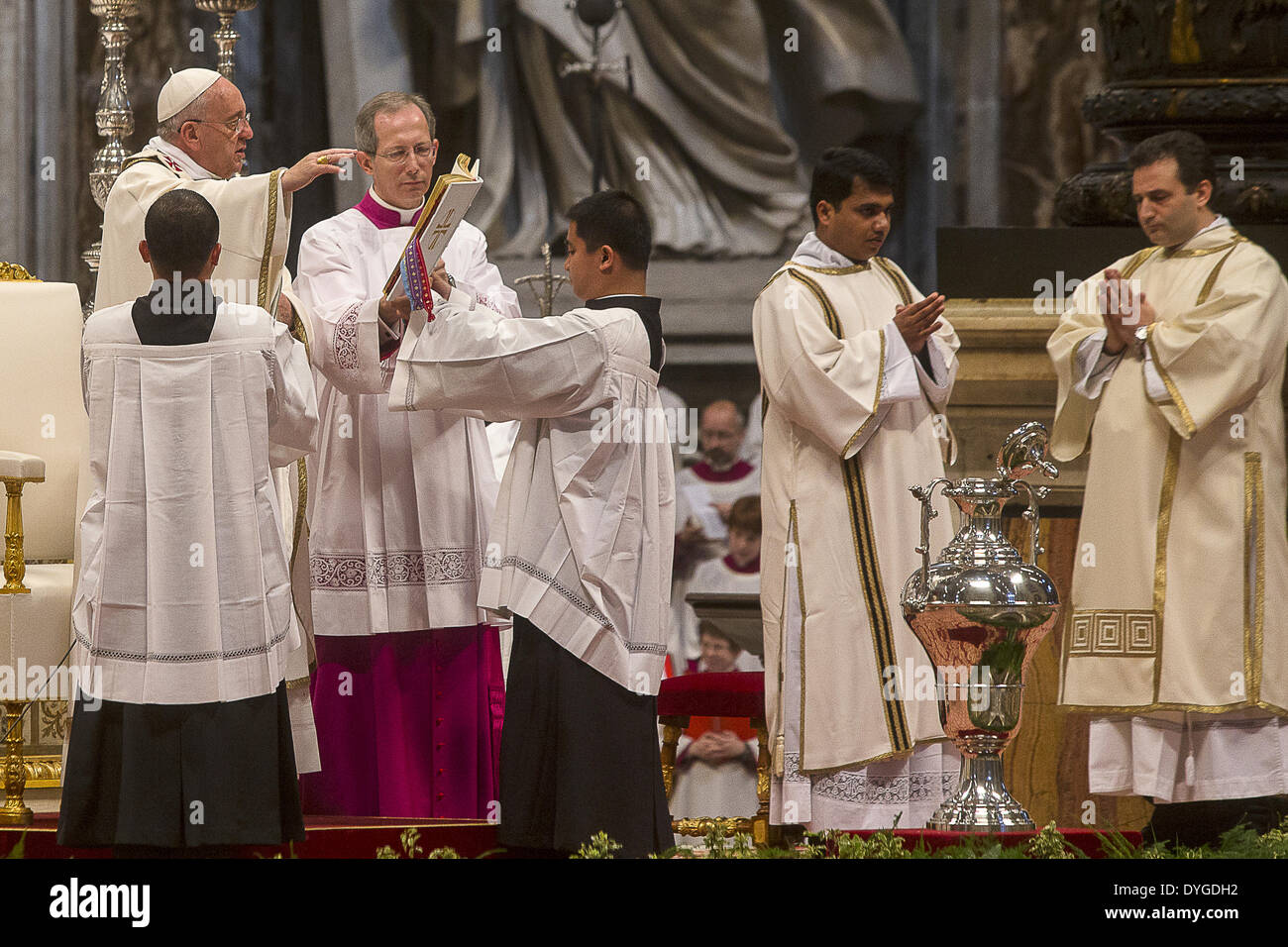 Chrism mass hires stock photography and images Alamy