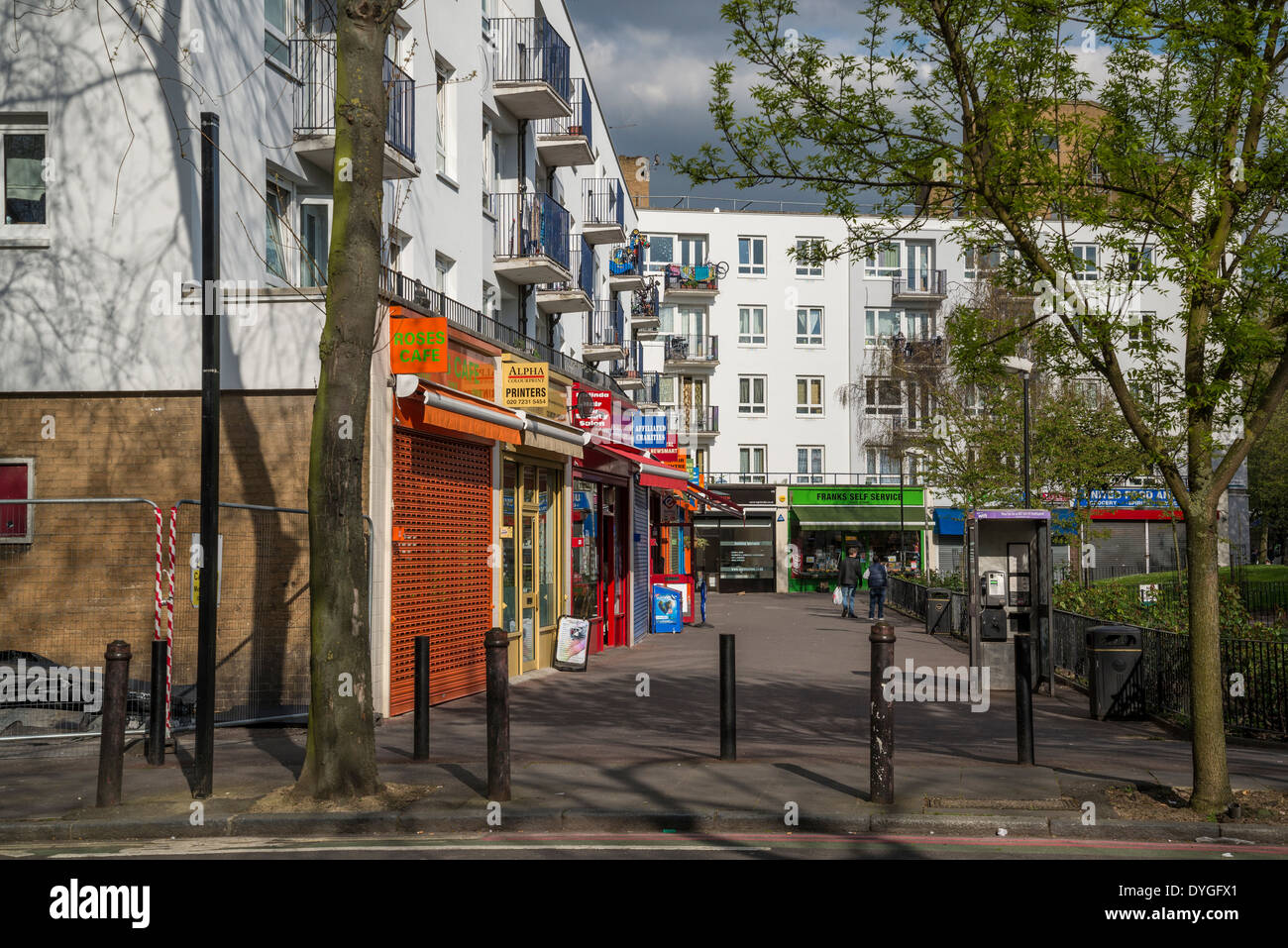 Housing estate london hi-res stock photography and images - Alamy