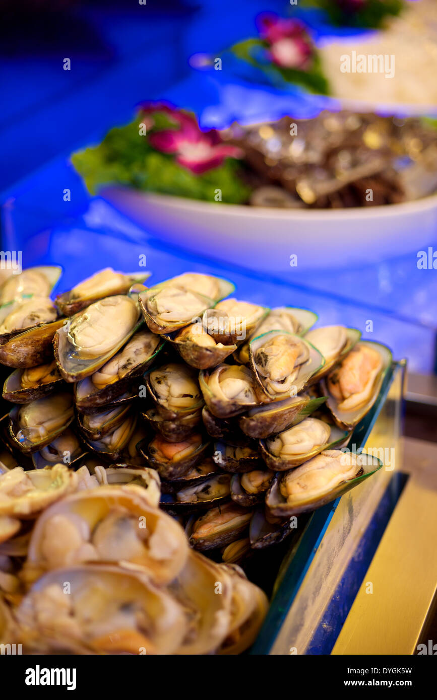 Fresh green mussel on ice in buffet restaurant Stock Photo