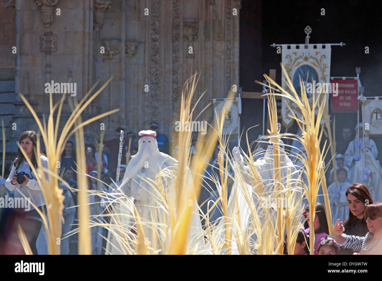 Palm Sunday procession during Semana Santa, arriving at the New Cathedral of Salamanca, Castilla y León, Spain. Stock Photo