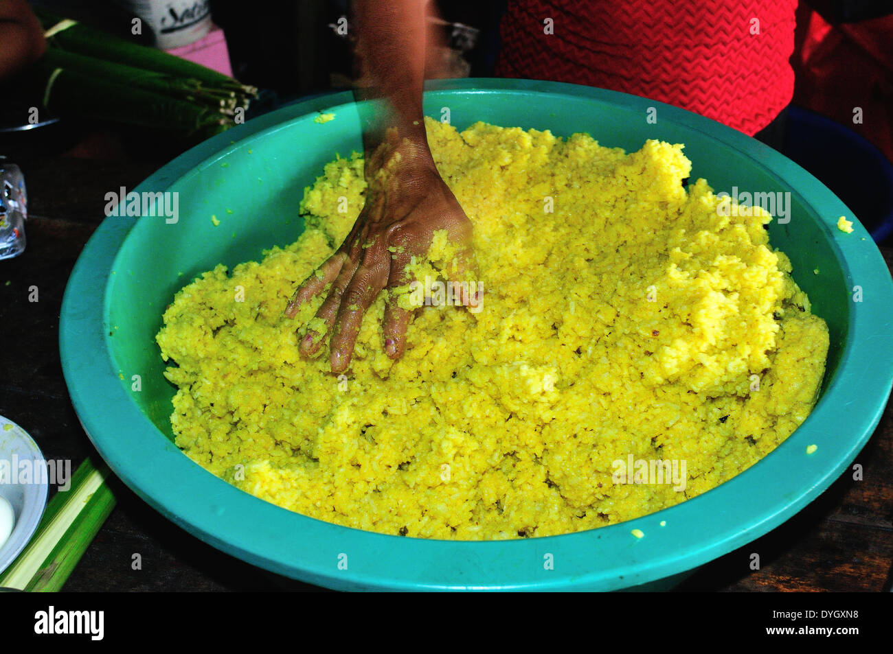 Mixing rice with beaten egg Elaboration of Juanes by traditional