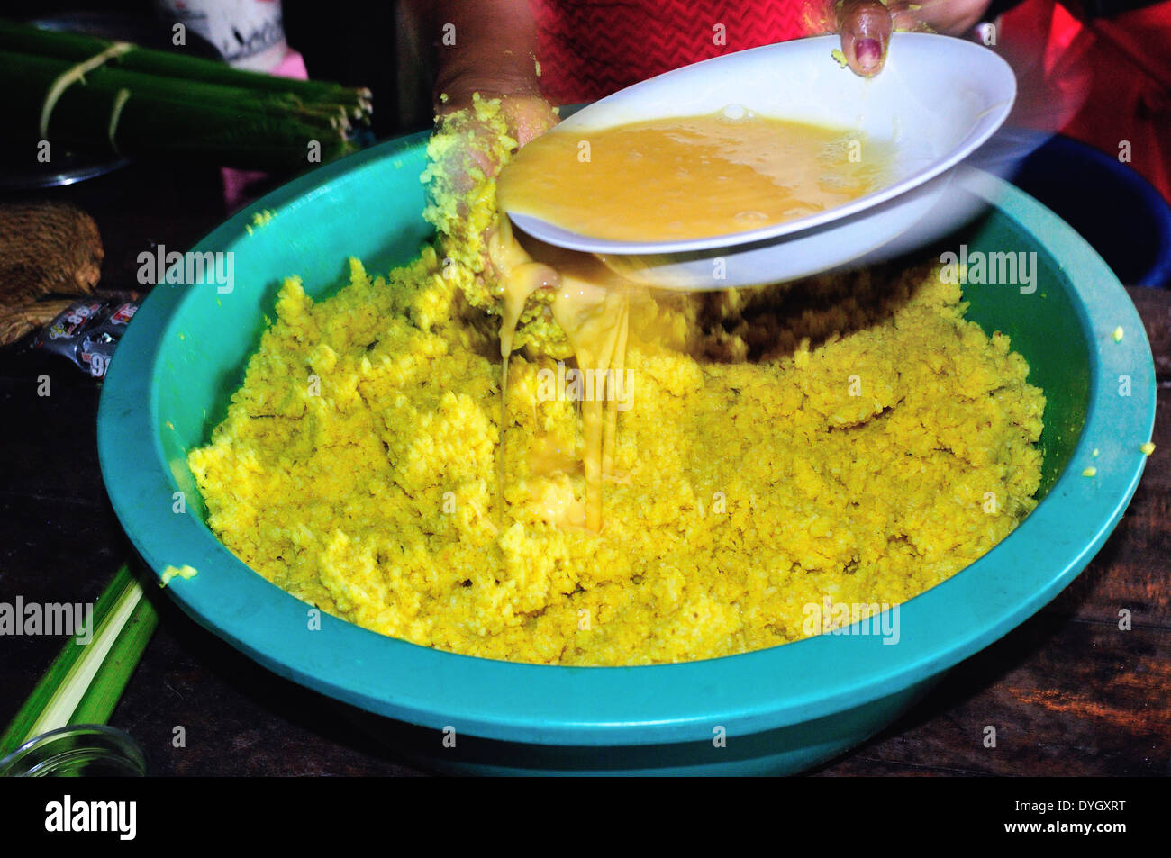 Mixing rice with beaten egg Elaboration of Juanes by traditional