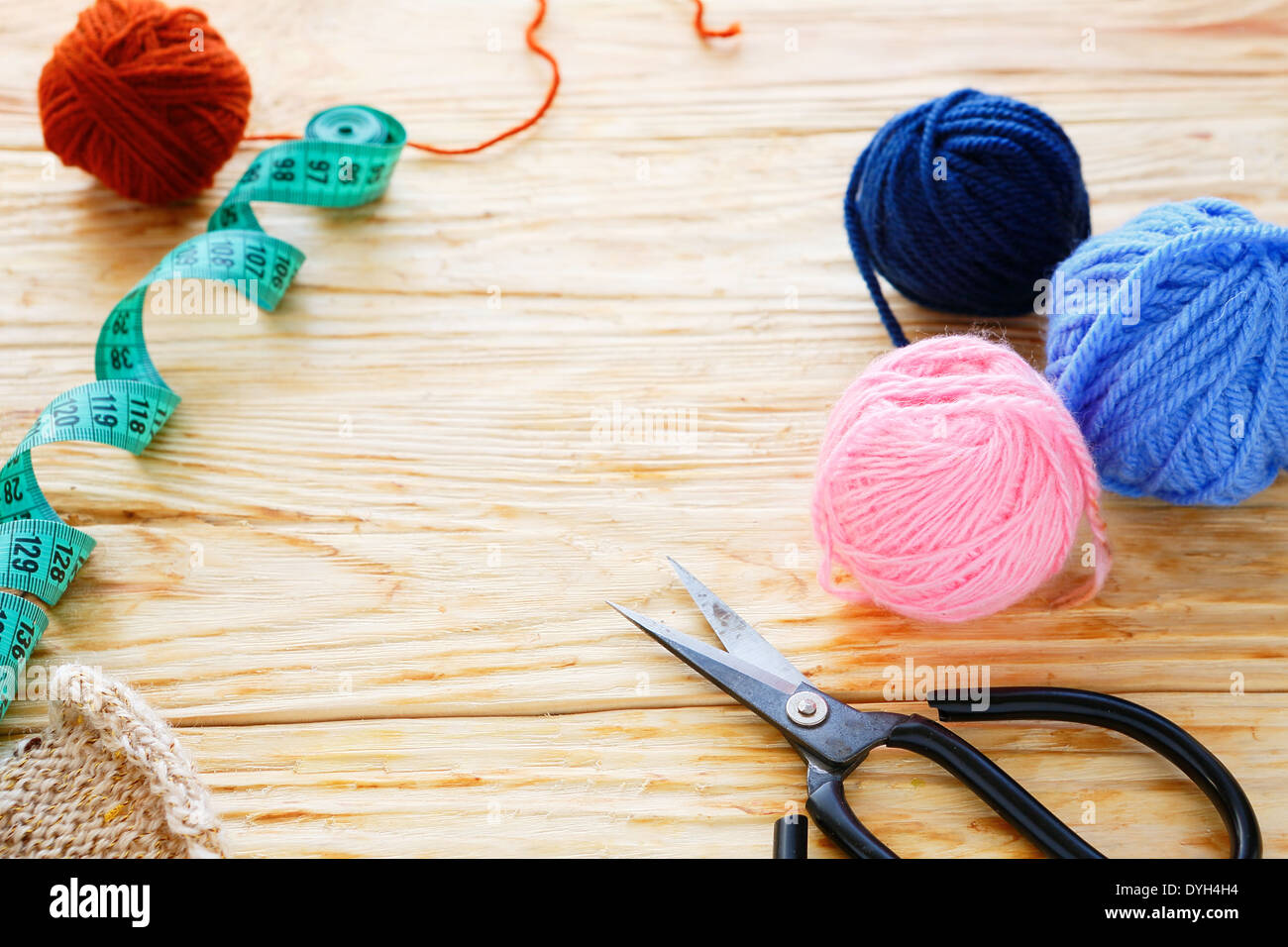 Woolen thread craft hi-res stock photography and images - Alamy