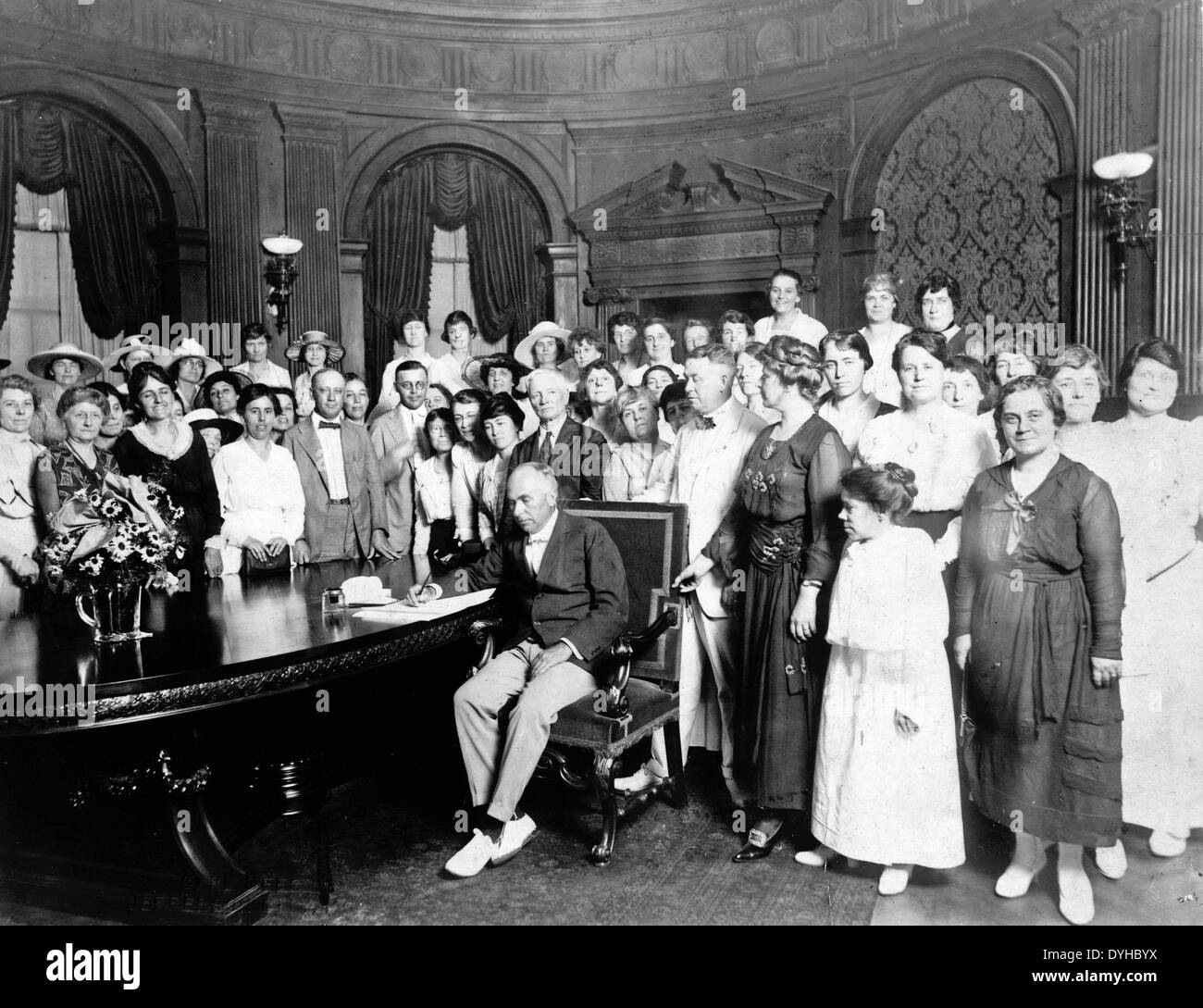 19th amendment signing hires stock photography and images Alamy