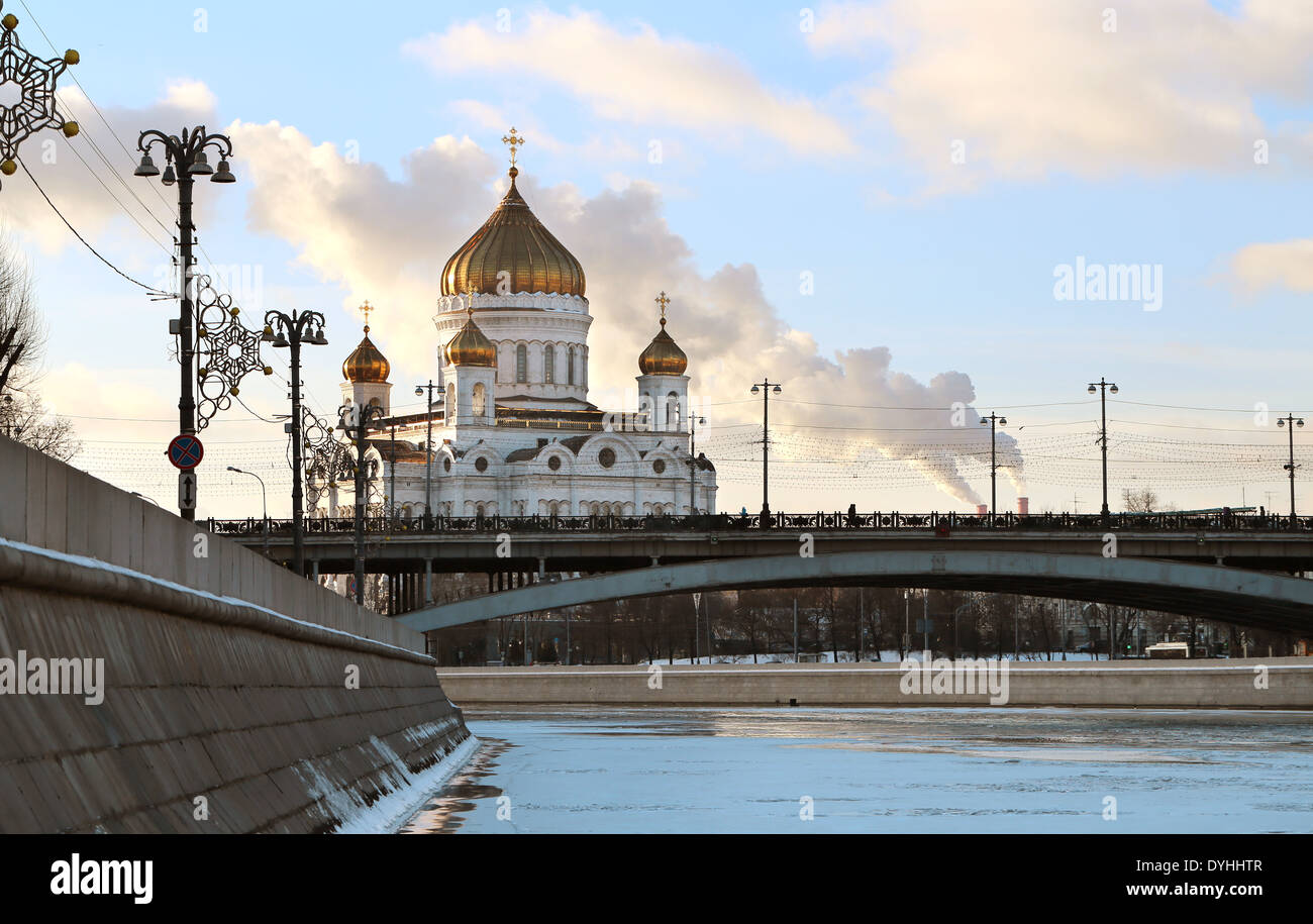 Christ the Savior Cathedral in Moscow on the river Stock Photo - Alamy