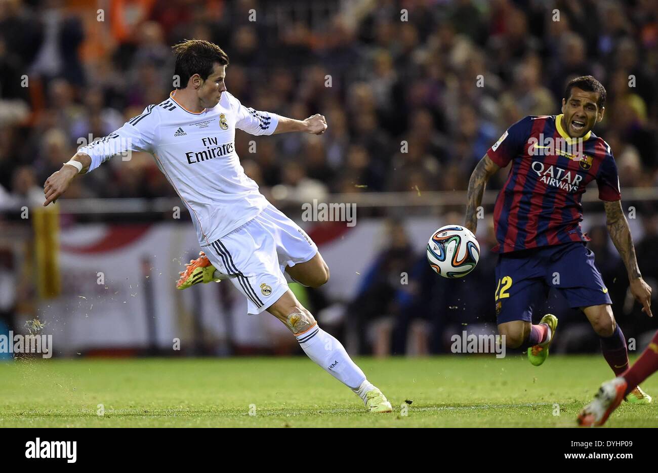 Mestalla, Valencia, Spain. 16th Apr, 2014. Copa Del Rey Cup final. Barcelona versus Real Madrid. Gareth Bale (li, Real Madrid) challenged by Dani Alves (Barca) © Action Plus Sports/Alamy Live News Stock Photo
