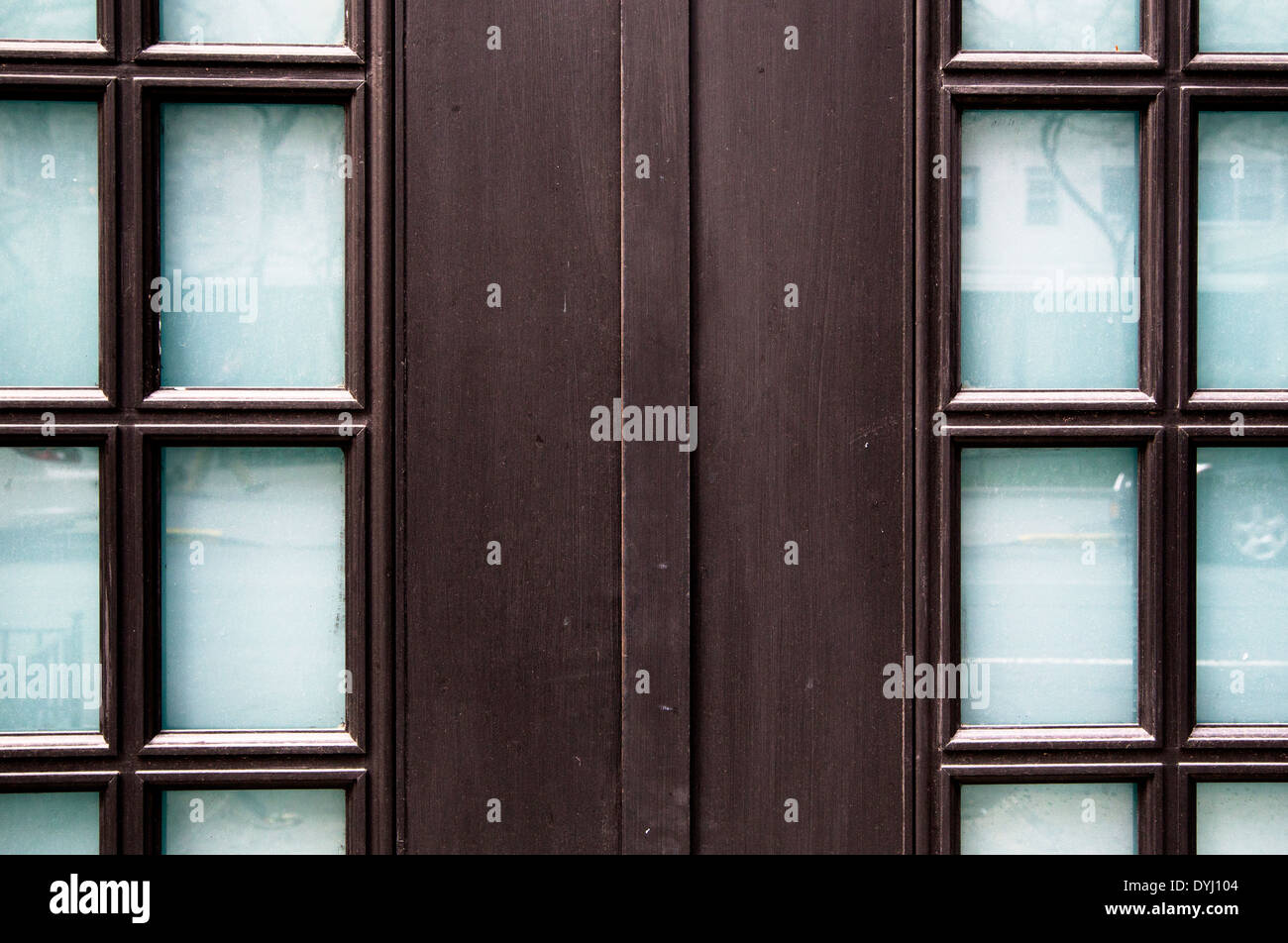 Black glass door hi-res stock photography and images - Alamy