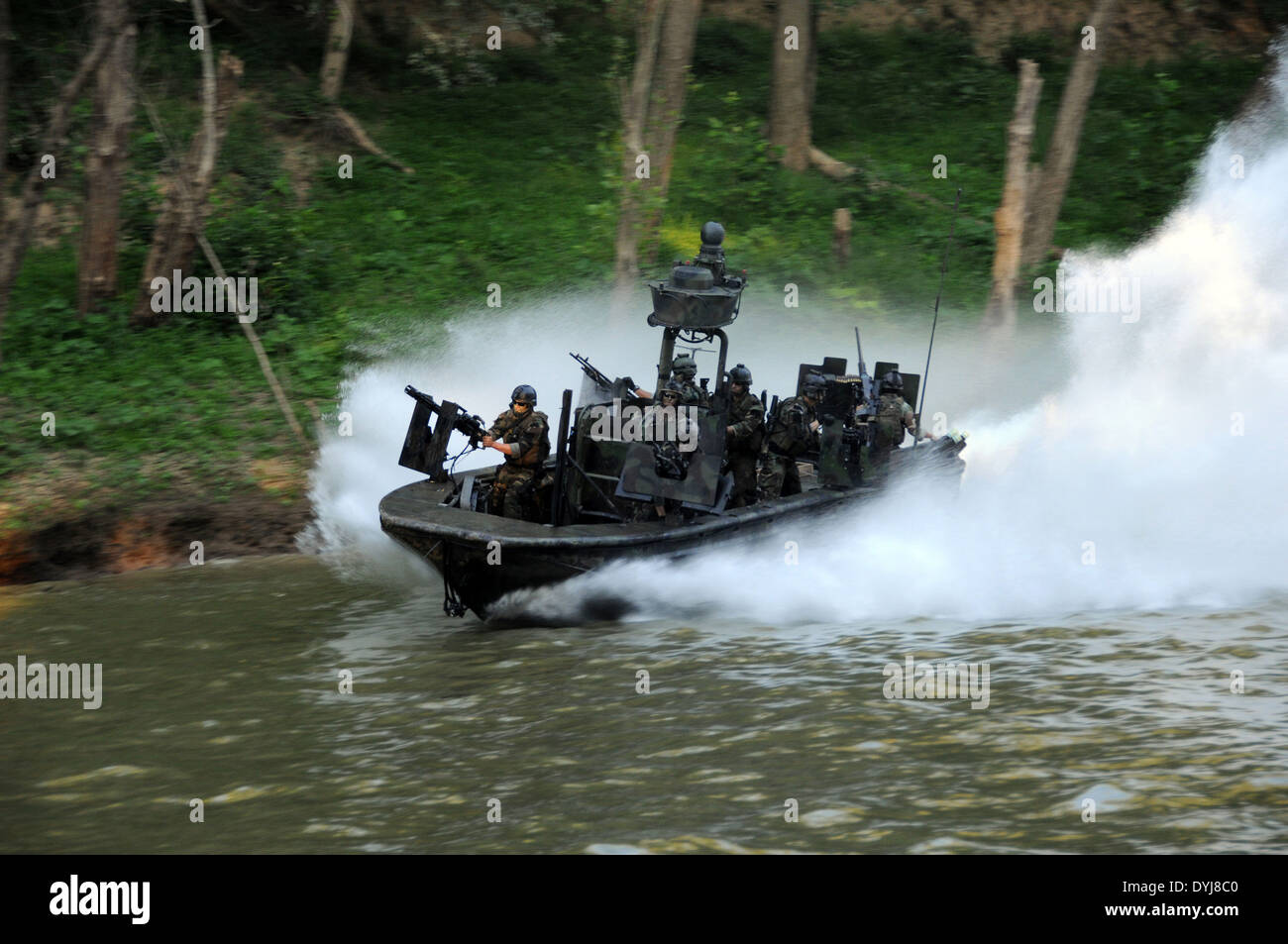 US Navy SEAL Special Warfare Combatant craft Crewmen assigned to Special Boat Team 22 conduct live-fire drills at the riverine training range August 11, 2008 in Fort Knox, Kentucky. Stock Photo