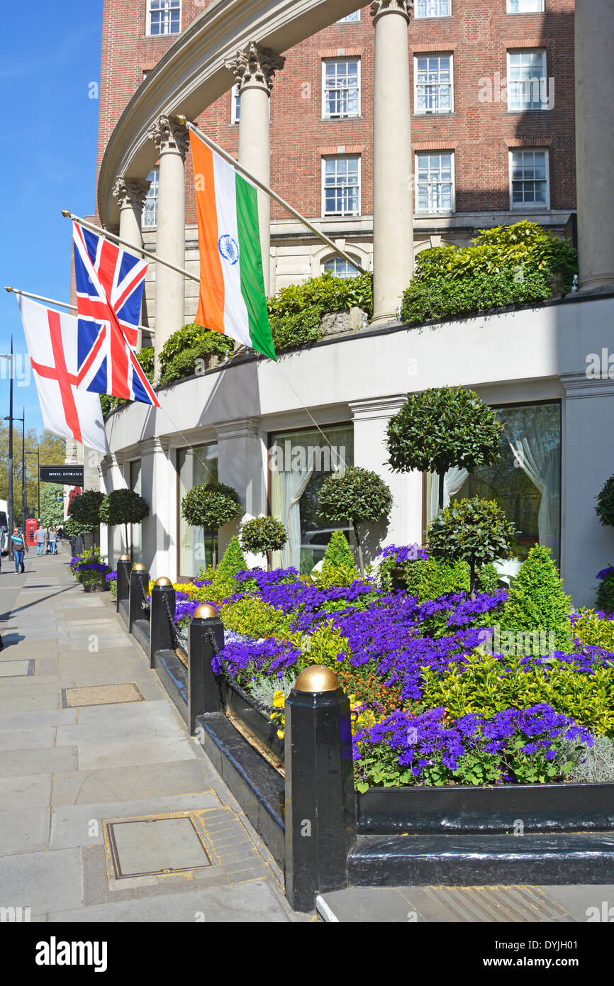 Flags and flowers luxury West End Grosvenor House Hotel Park Lane pavement Mayfair London England UK Stock Photo