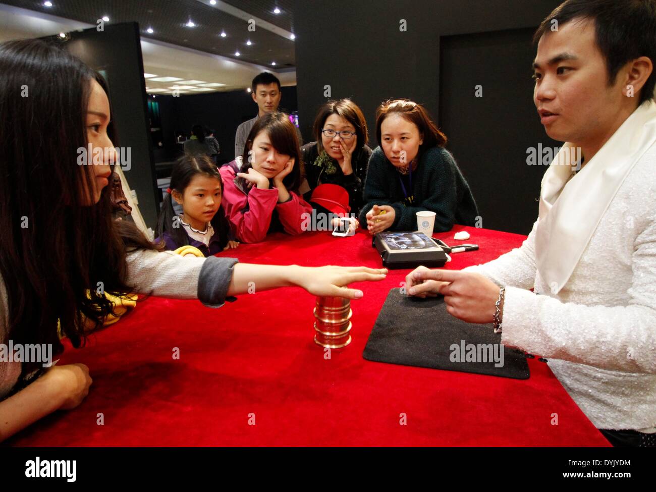 Magic performances hi-res stock photography and images - Alamy