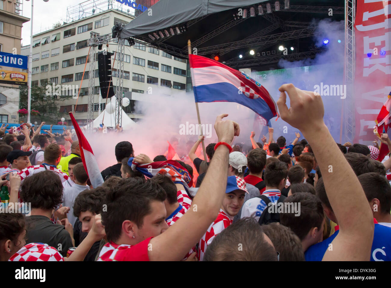 Brazilian football fans stadium cheer hi-res stock photography and images -  Alamy