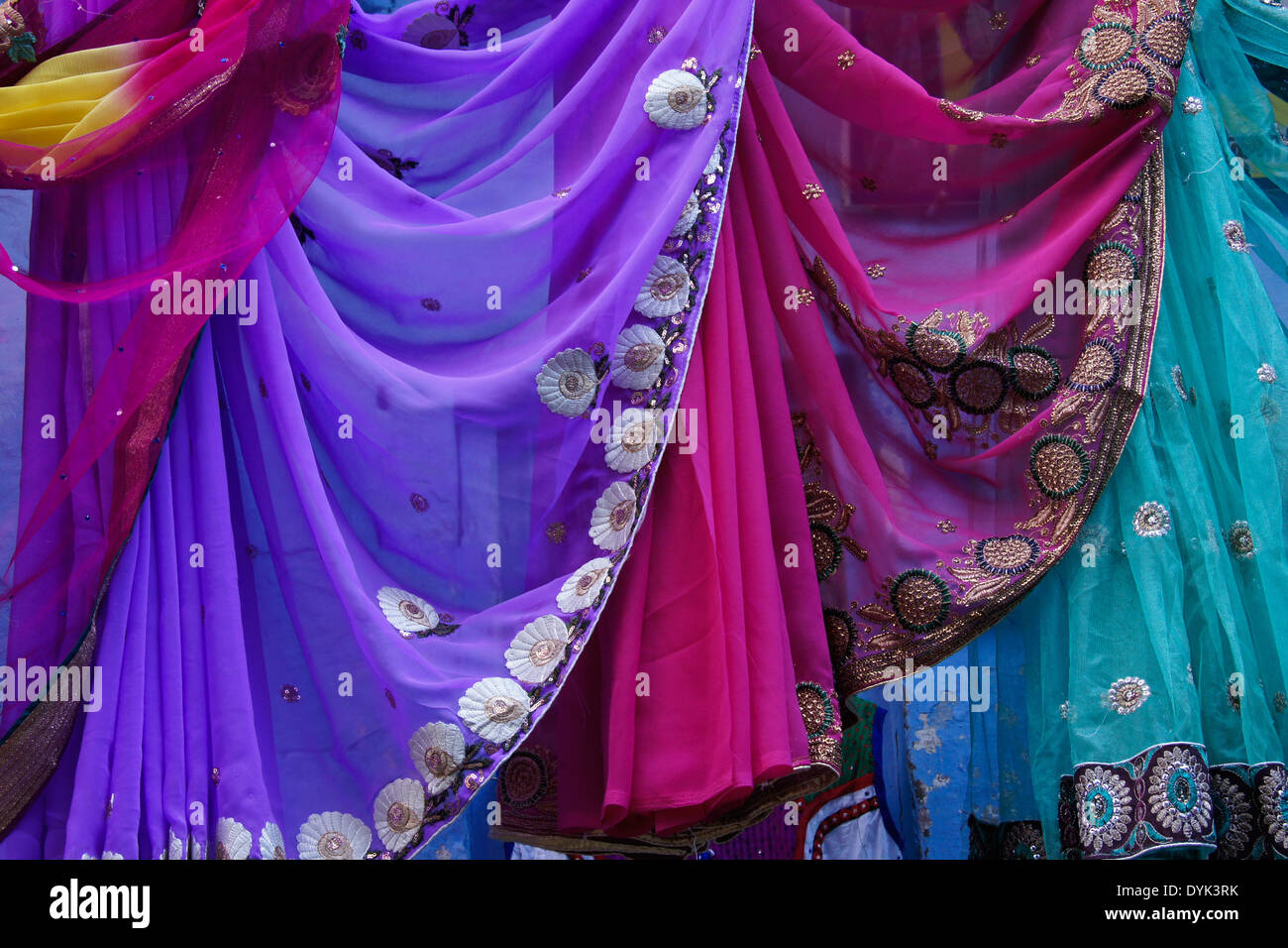Saris sale hotsell