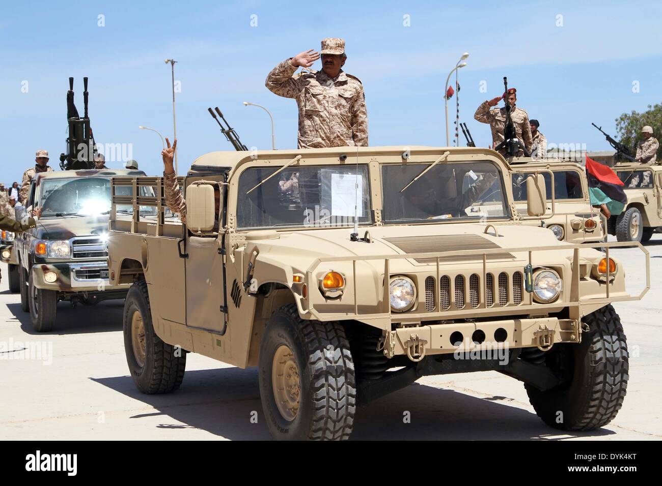 (140420) -- TOBRUK(LIBYA), April 20, 2014 (Xinhua) -- Soldiers salute during parade in a military academy in Tobruk, Libya, on April 20, 2014. A military parade was held during the graduation ceremony of the new Libyan army officers. (Xinhua/Hamza Turkia) Stock Photo