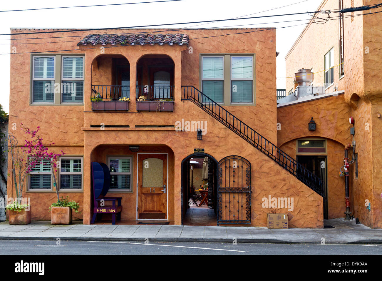Street view of apartments in Half Moon Bay Inn in Half Moon Bay