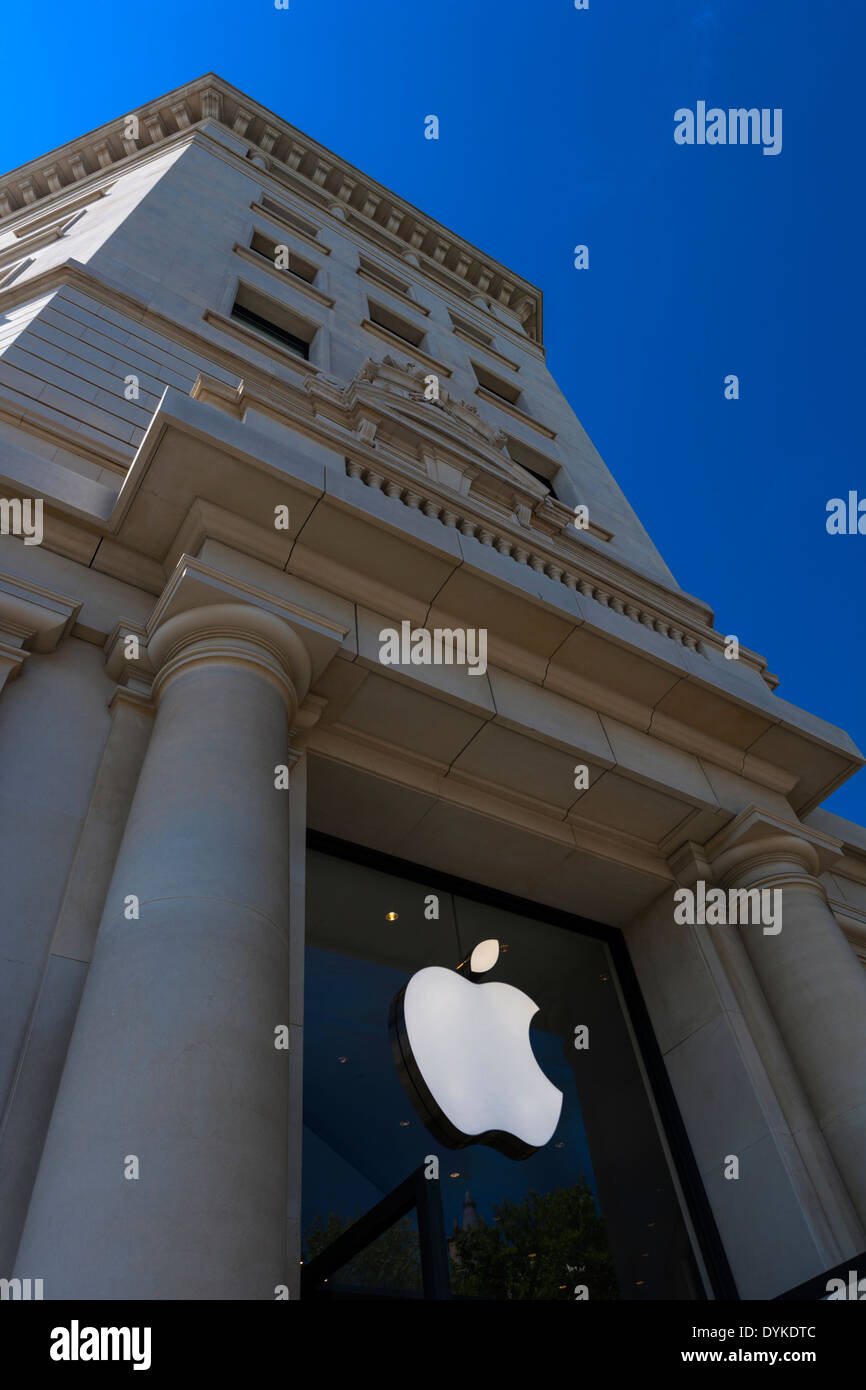 Apple store in Barcelona. Spain Stock Photo Alamy