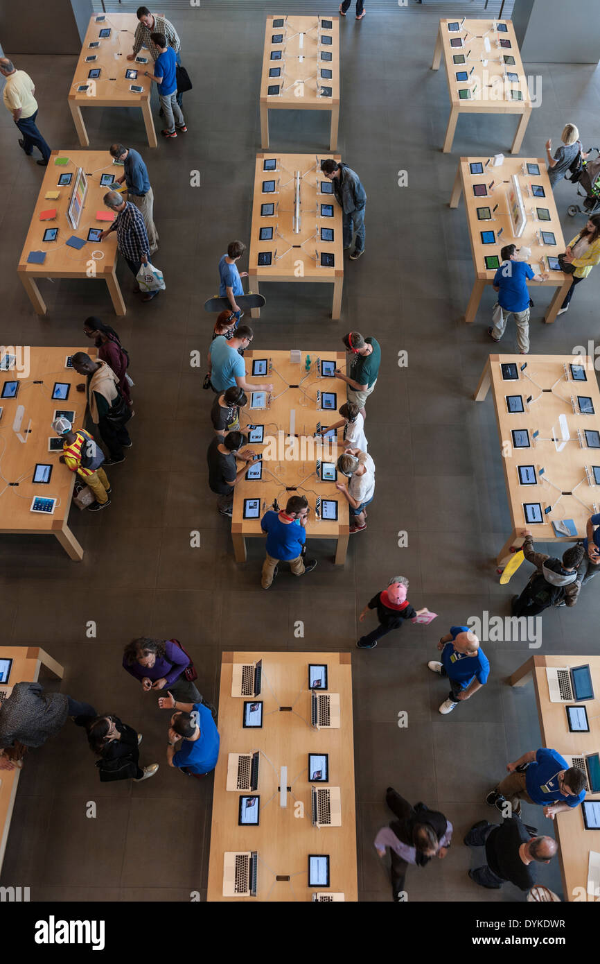 Apple store in Barcelona. Spain Stock Photo Alamy