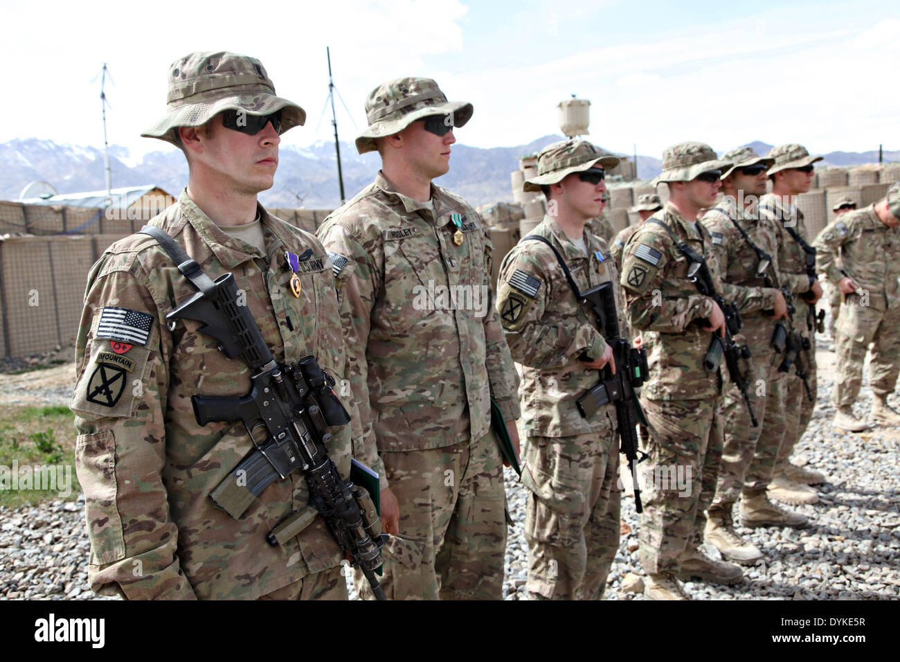 US Soldiers of 1st Battalion, 32nd Infantry Regiment, 3rd Brigade Combat Team, 10th Mountain Division stand at attention during a medal ceremony at Forward Operating Base Sultan Kheyl April 16, 2014 in Wardak province, Afghanistan. Stock Photo