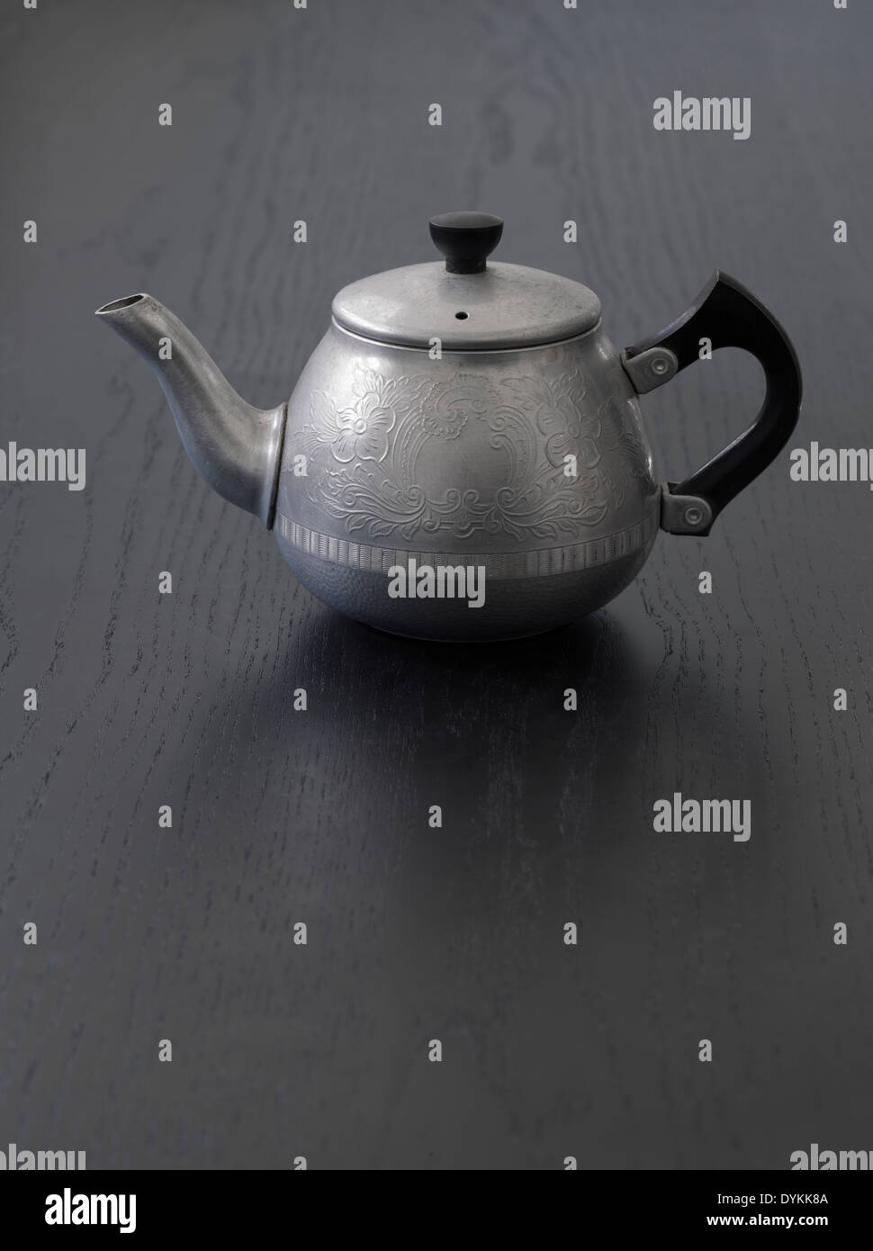 Vintage metal tea pot hi res stock photography and images Alamy