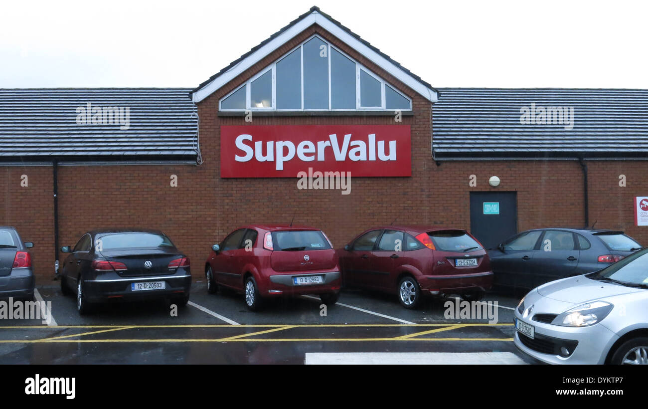 Image of a Supervalu sign at a SuperValu shopping centre in Ballinteer