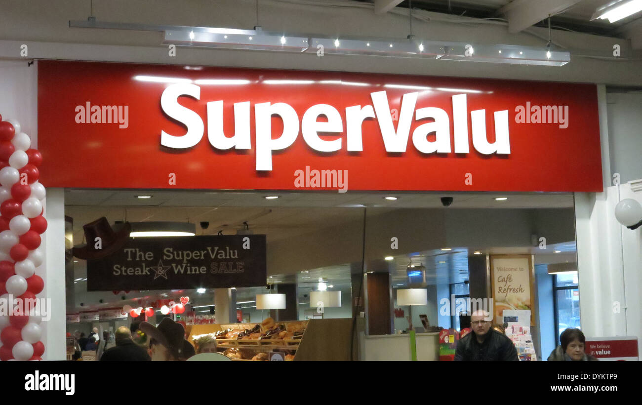 Image of a Supervalu sign at the entrance to a SuperValu shopping