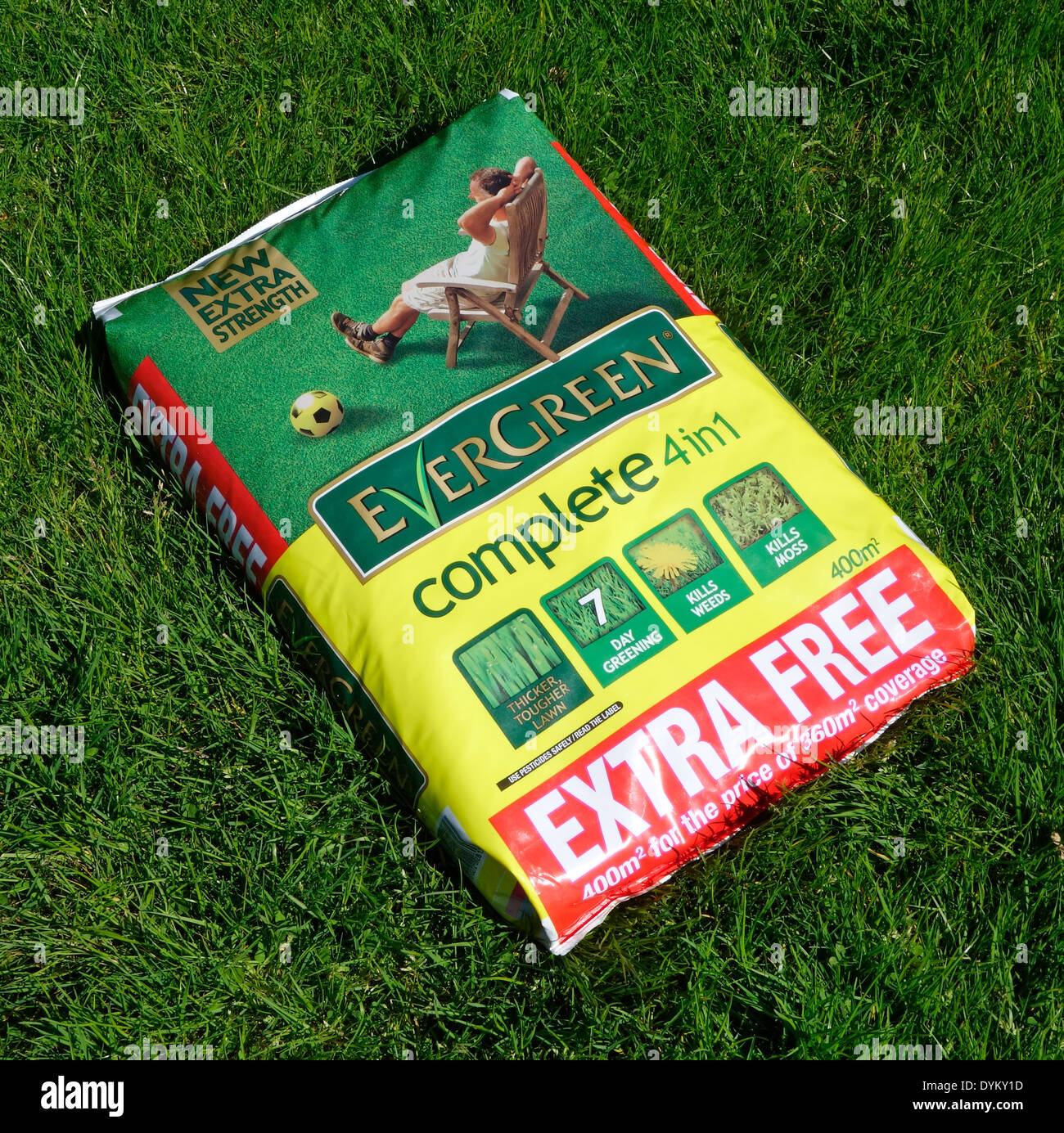 Scotts Evergreen Complete 4 in 1 Granulated Lawn Weed, Feed and Mosskiller on a Lawn Stock Photo