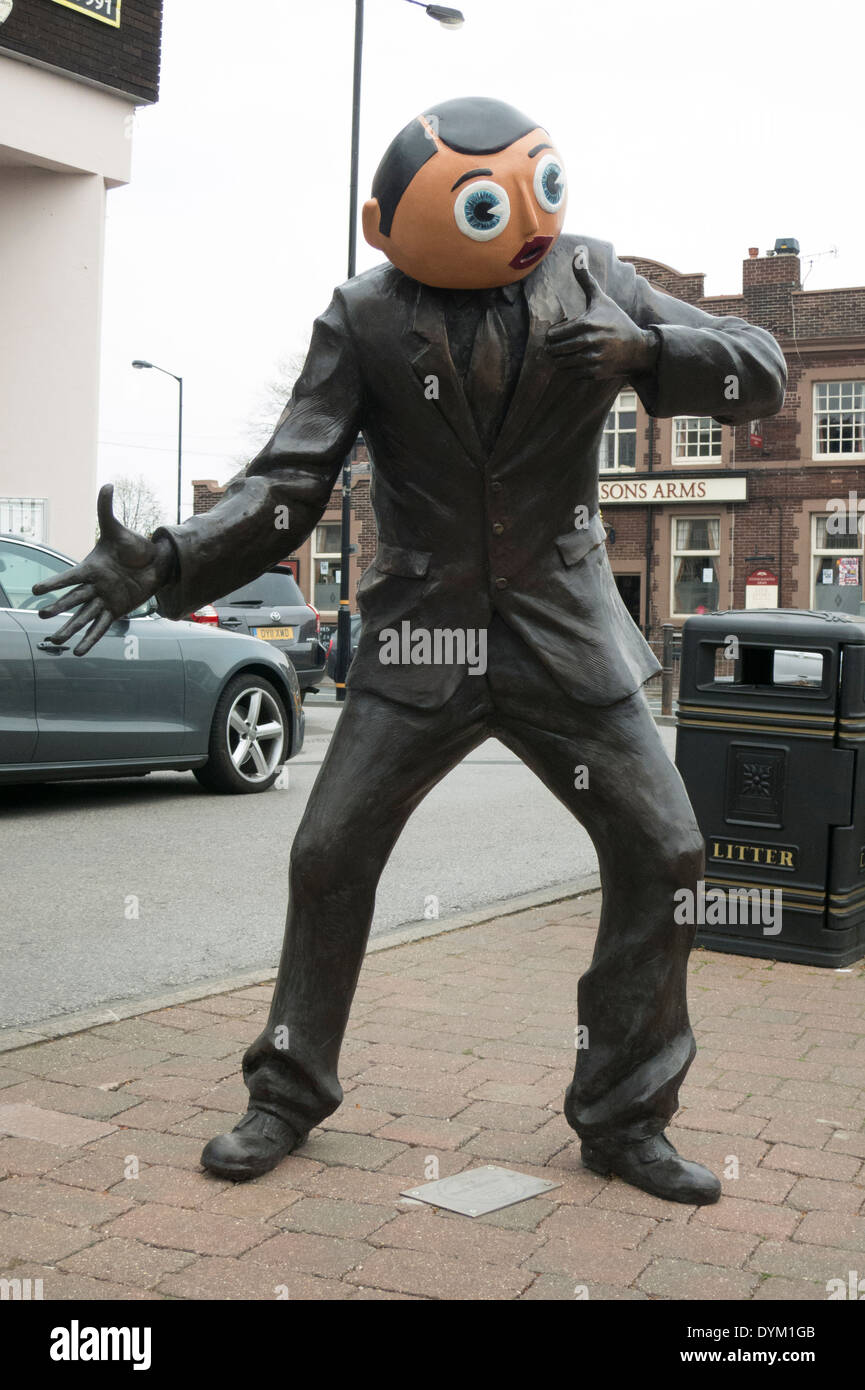 Statue of the comedian Frank Sidebottom (in reality Chris Sievey) in Timperley, a suburb of Greater Manchester Stock Photo