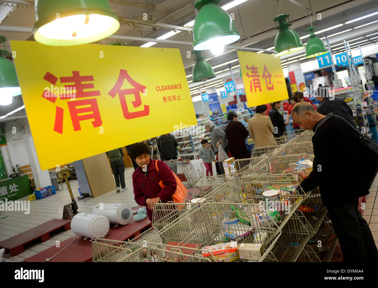 Hangzhou, China's Zhejiang Province. 22nd Apr, 2014. Residents select goods in the Zhaohui outlet of Walmart Stores which is to be closed in Hangzhou, capital of east China's Zhejiang Province, April 22, 2014. Walmart Stores, the world's largest retailer, decided to close the Zhaohui outlet in Hangzhou on April 23 due to its poor performance. © Han Chuanhao/Xinhua/Alamy Live News Stock Photo