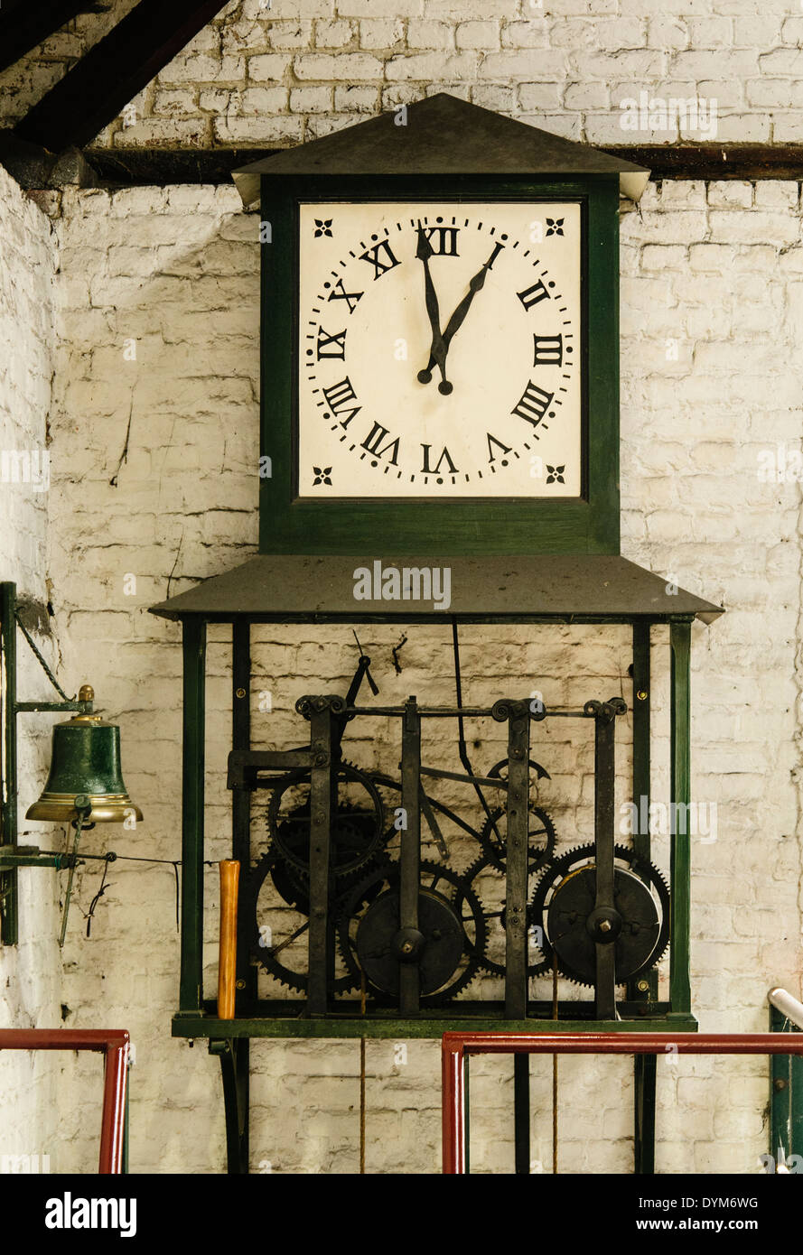 Striking clock hires stock photography and images Alamy