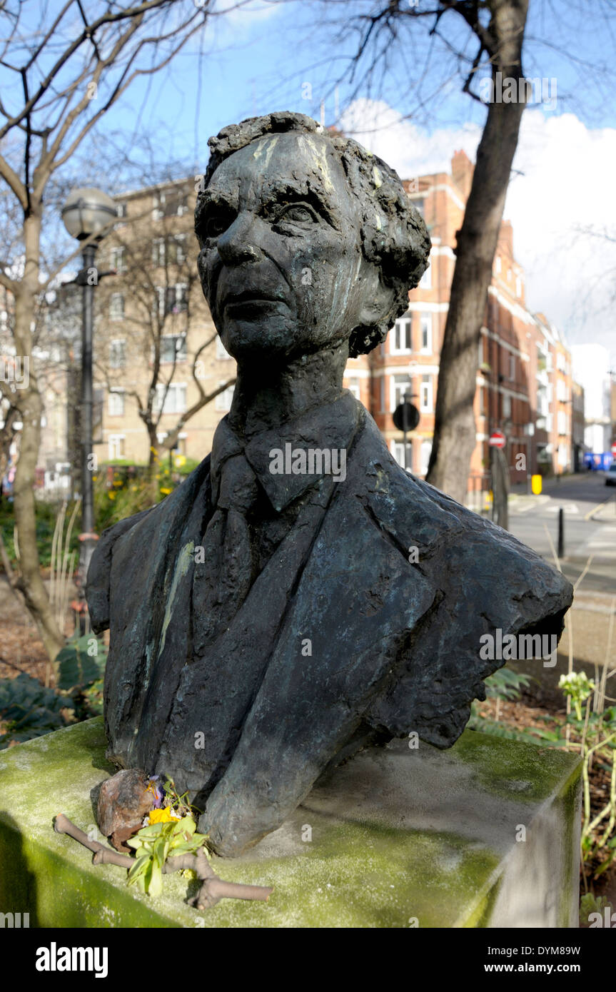 London, England, UK. Memorial bust (Marcelle Quinton; 1980) of Bertrand Russell (1872-1970; philosopher) in Red Lion Square Stock Photo