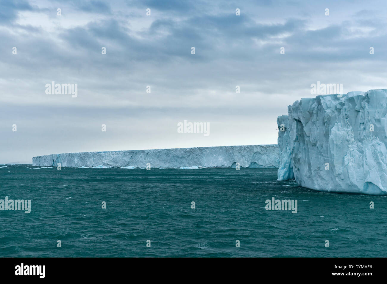 Bråsvellbreen, longest glacier front of the northern hemisphere