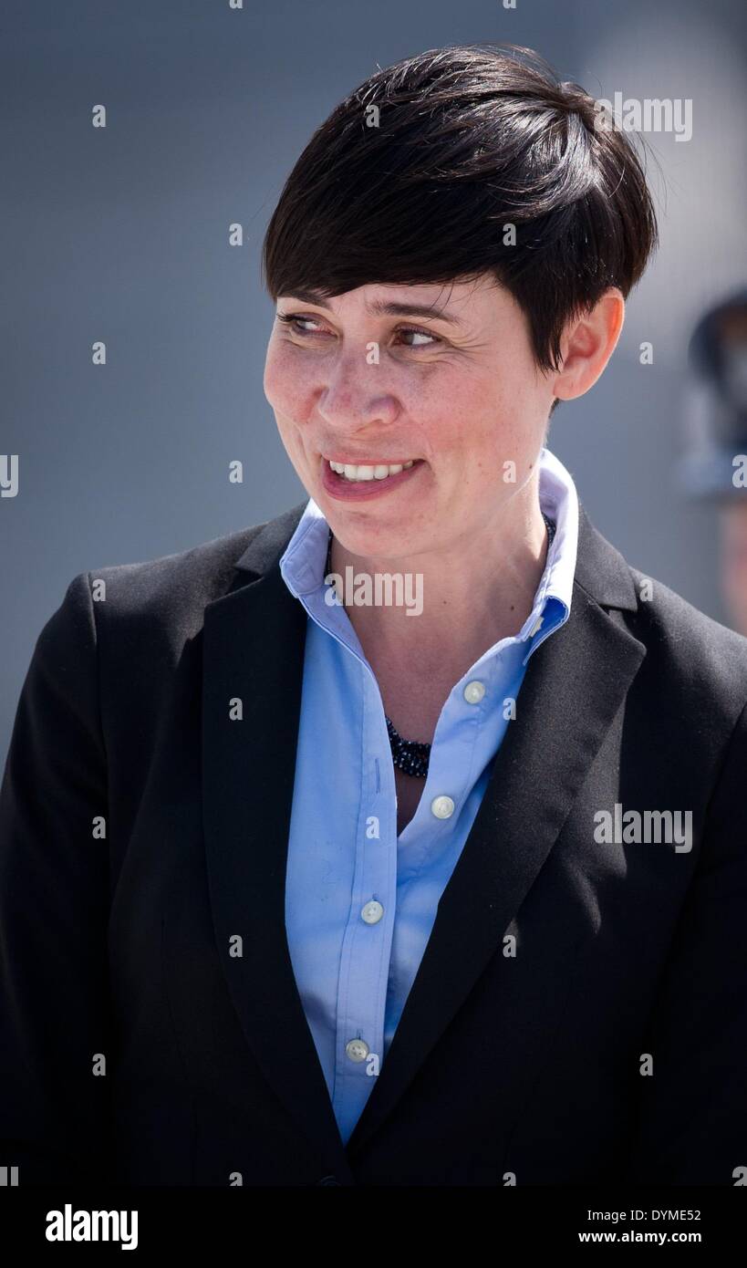 Norwegian Minister of Defence Ine Marie Eriksen Soreide is received with military honours and will attend the laying of a wreath at the Bundeswehr memorial in Berlin, Germany, 22 April 2014. Photo: DANIEL NAUPOLD/DPA Stock Photo