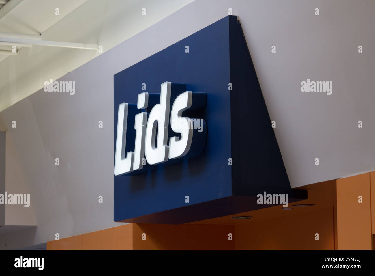 Lids store at Niagara Fashion Outlet Mall, USA Stock Photo ...