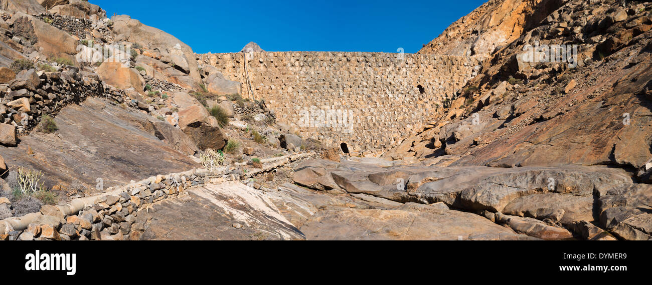 The dam of Presa de las Penitas, made of syenite rock found nearby, in the gorge of Barranco de las Penitas, Vega de Rio Palmas Stock Photo
