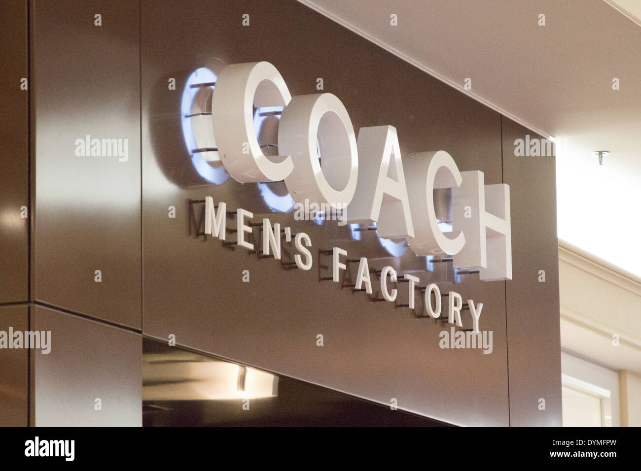 Outlet mall niagara falls hires stock photography and images Alamy