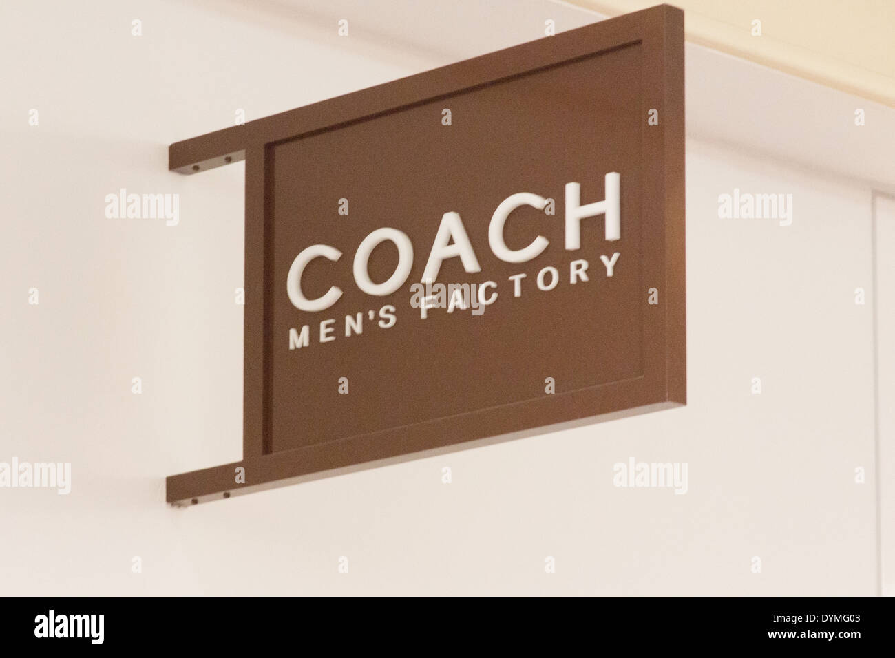 Factory outlet sign signage hires stock photography and images Alamy