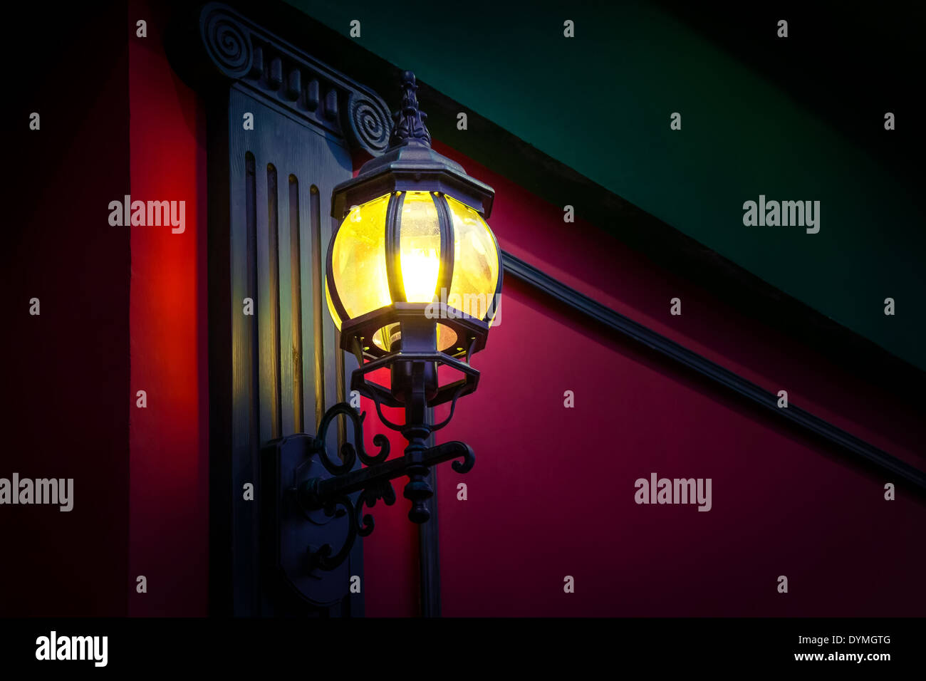 Vintage street lamp hi-res stock photography and images - Alamy
