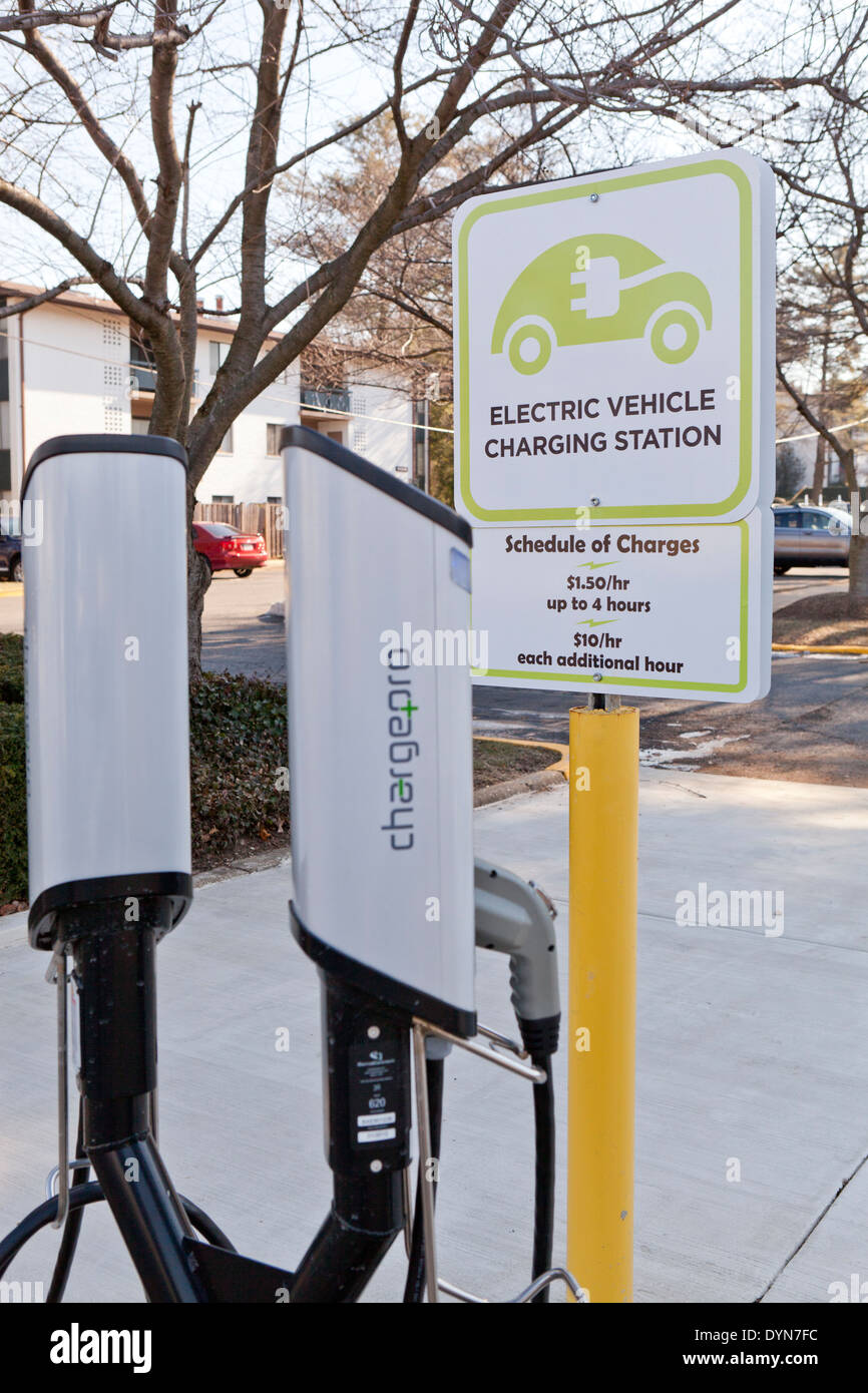 Commercial electric vehicle charging station - Virginia USA Stock Photo