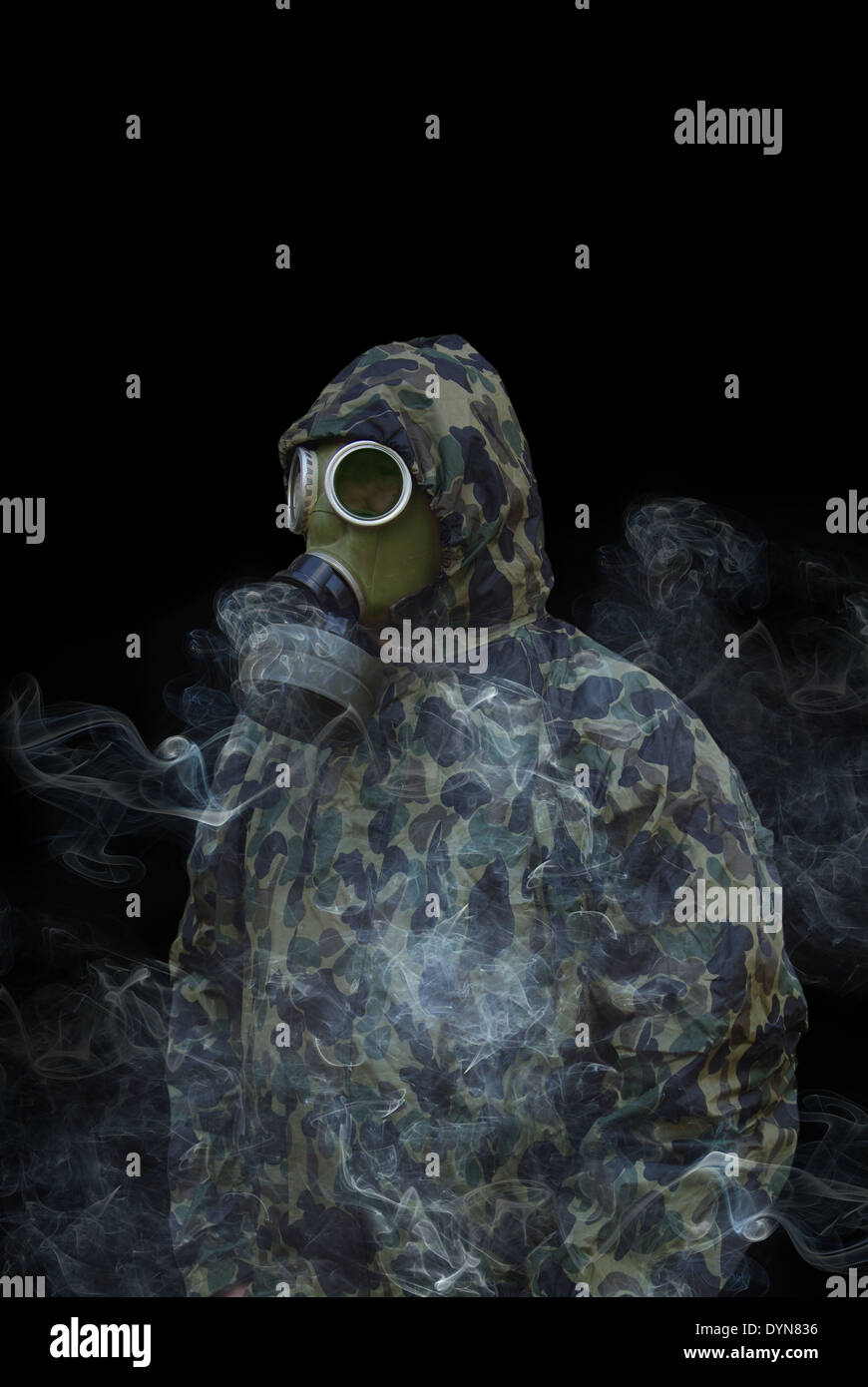 Soldier in gas mask hi-res stock photography and images - Alamy