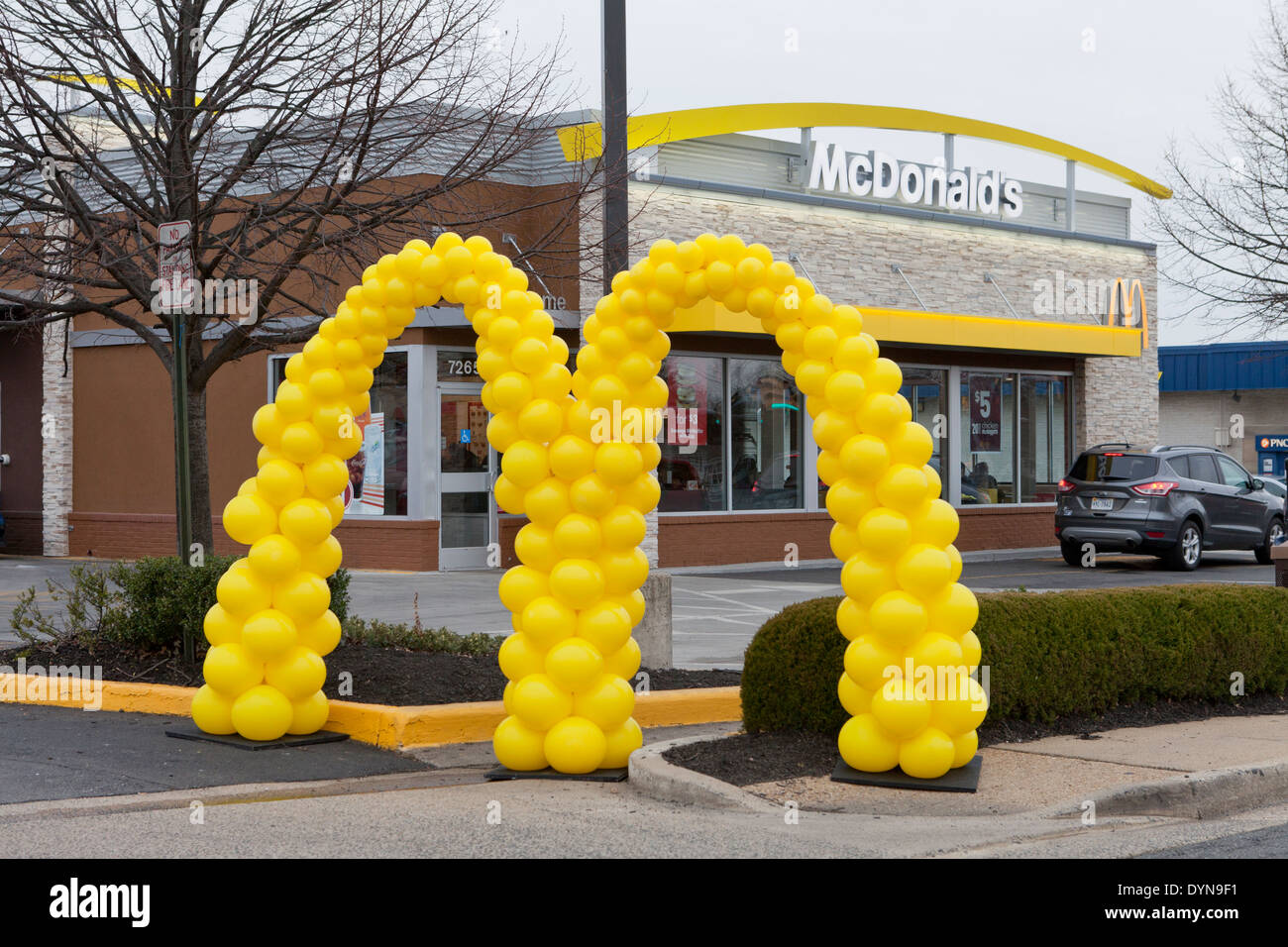 McDonald's restaurant golden arches Stock Photo - Alamy