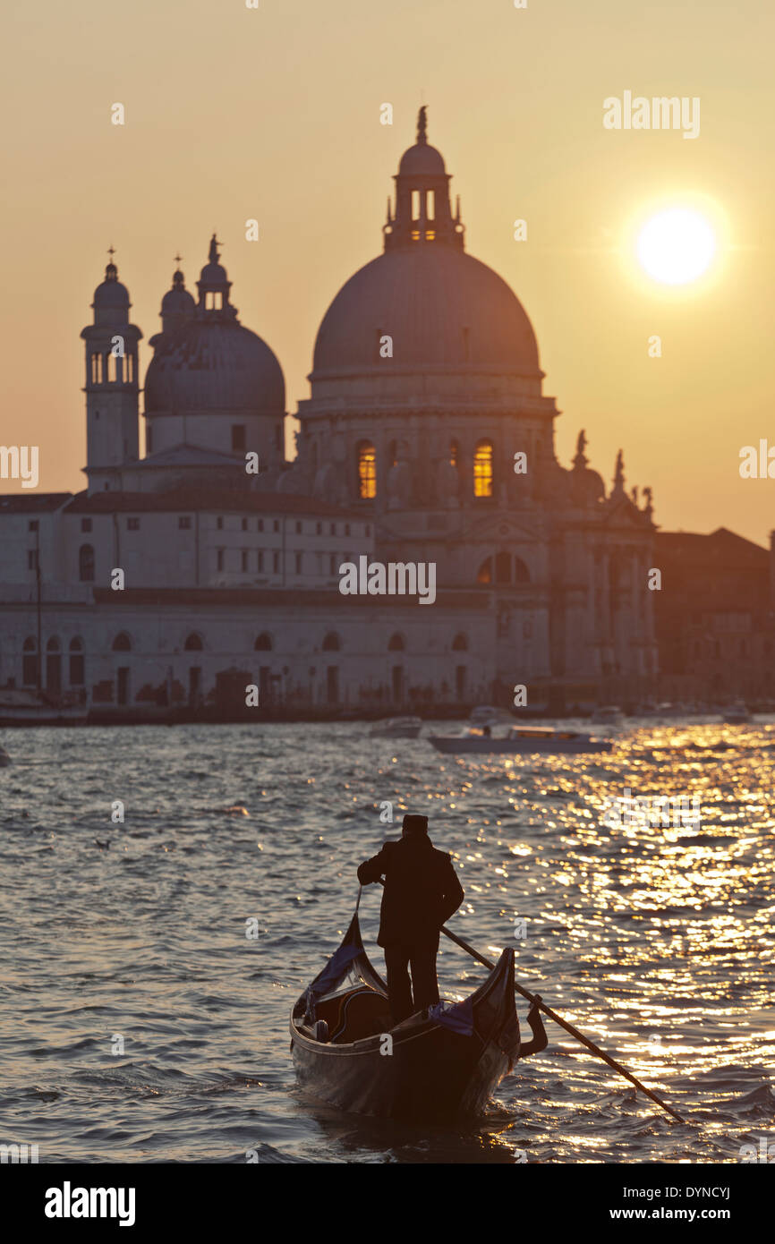 Venice italy silhouette gondola hi-res stock photography and images - Alamy