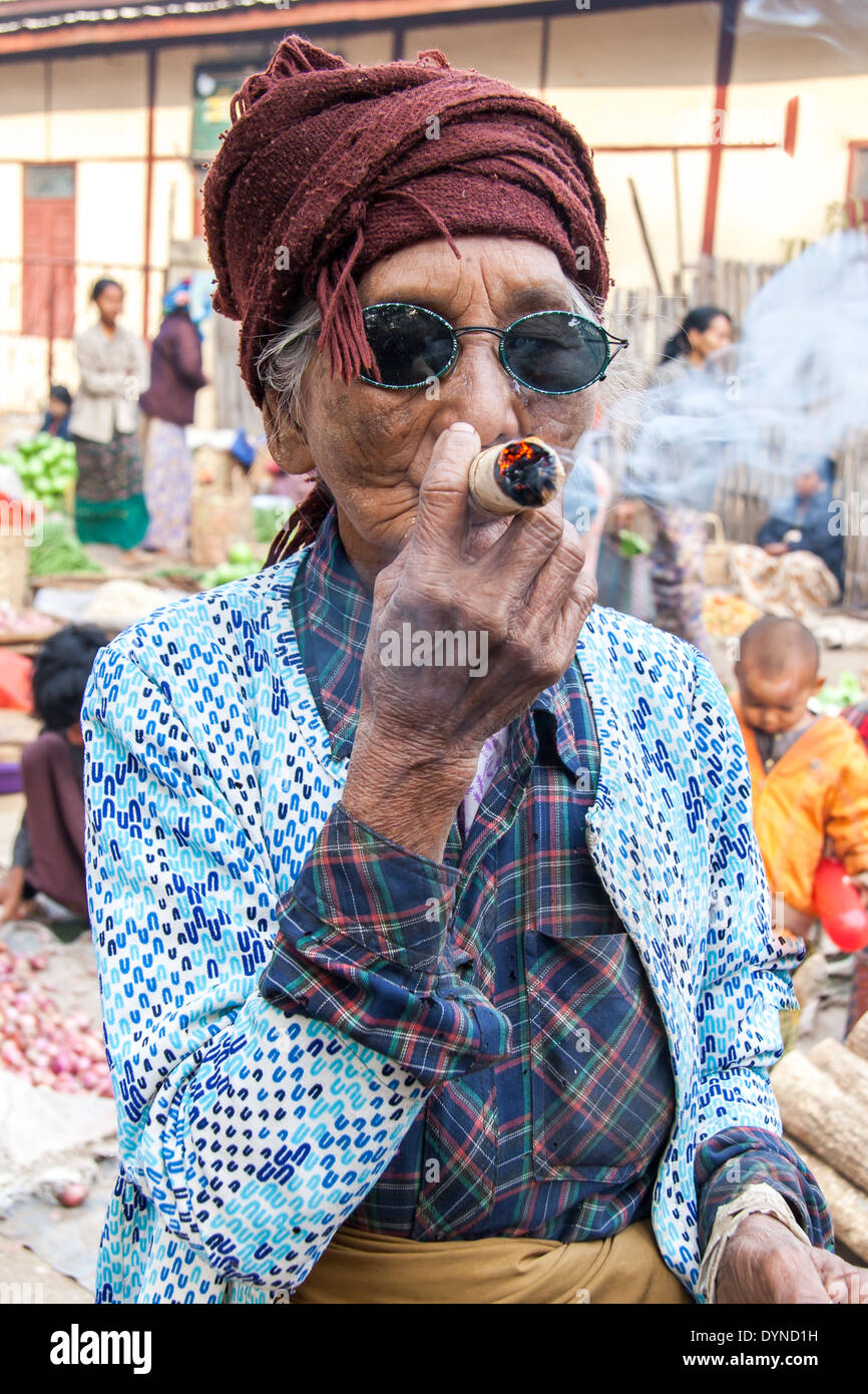 Lady smoking cigar in market Bagan Myanmar Burma Stock Photo - Alamy
