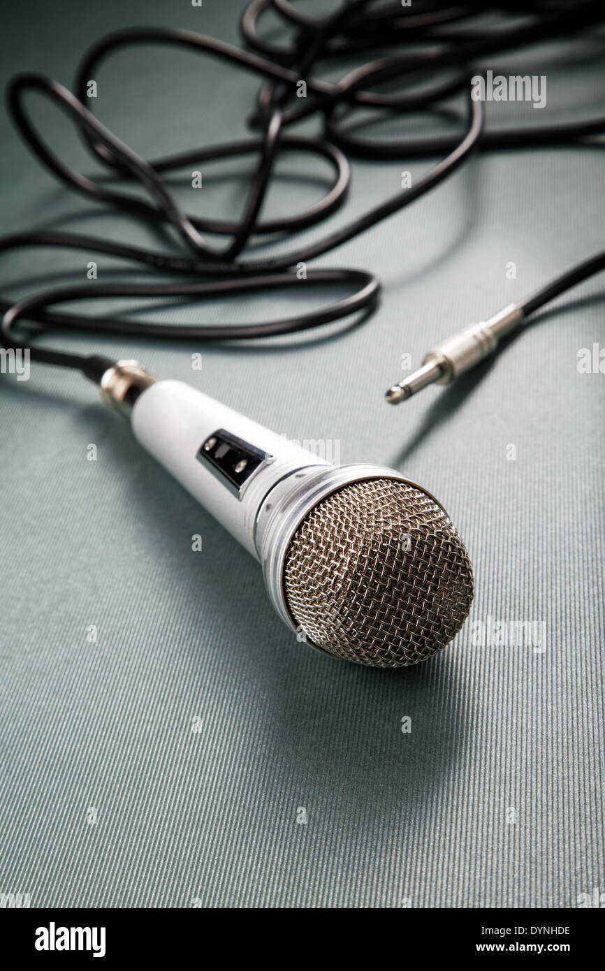 Mic with wire hi-res stock photography and images - Alamy