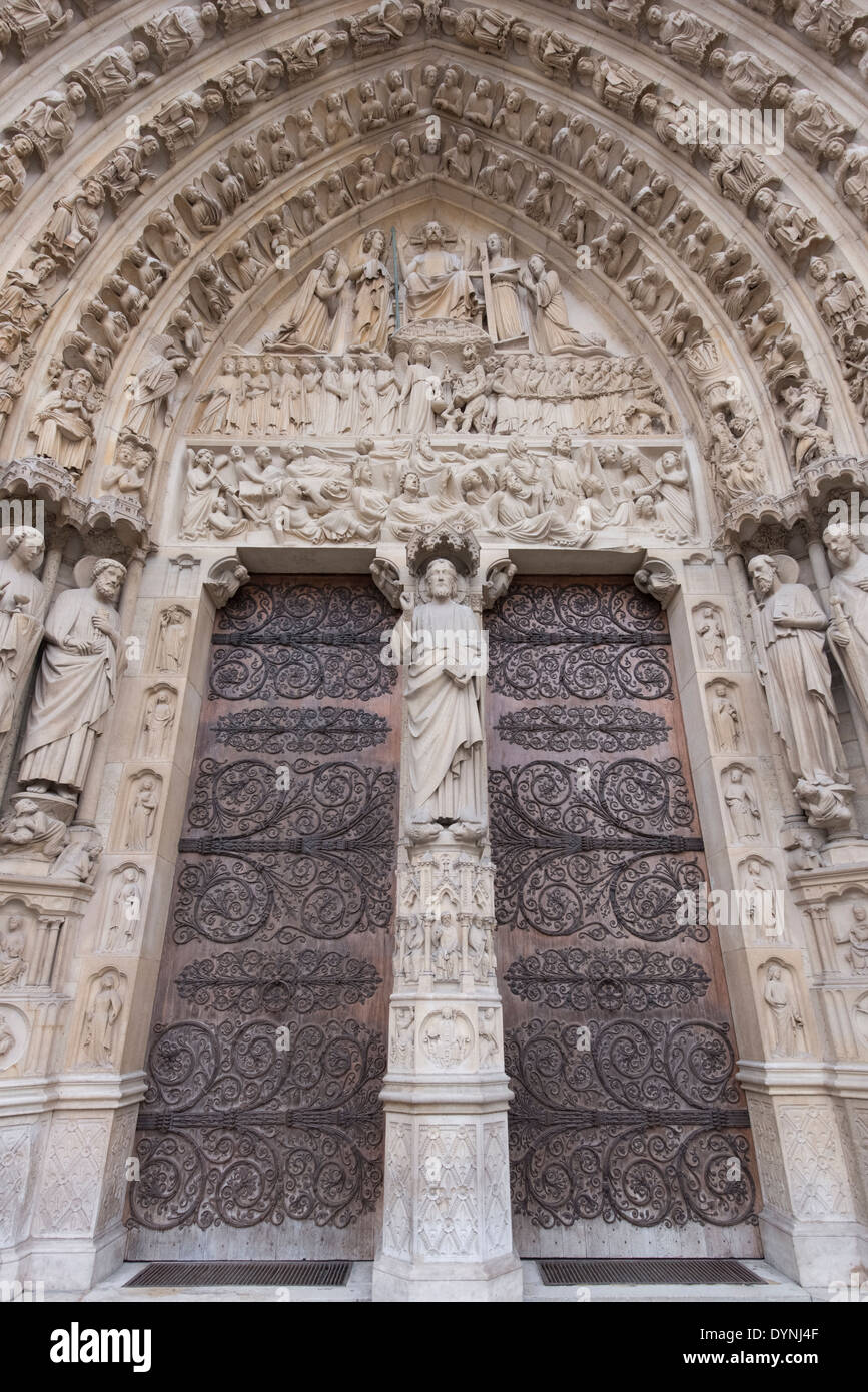 Door Notre Dame Cathedral Paris Stock Photo Alamy